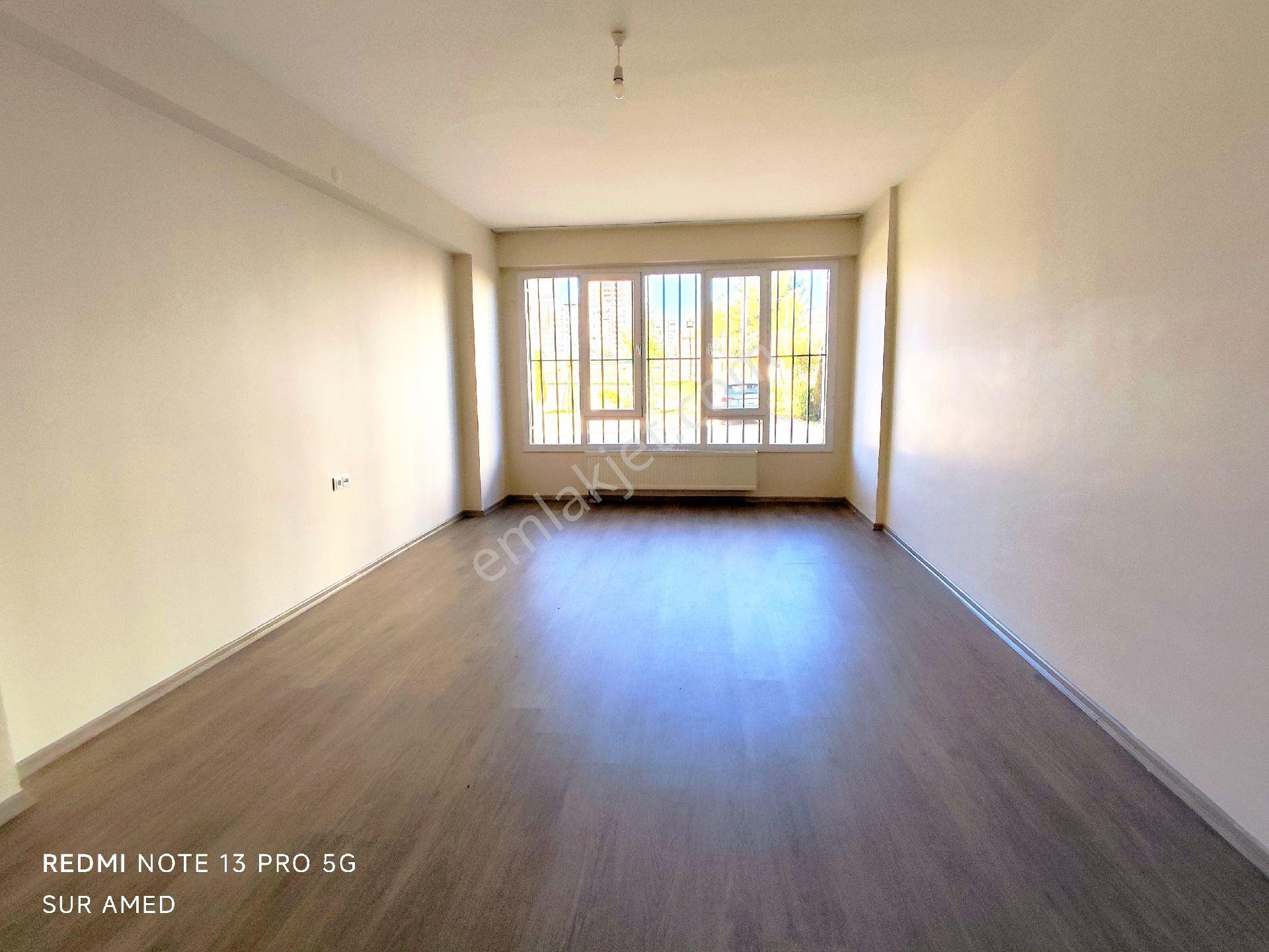 Ceylan Avm İle Memorial Hastanesi Arasında Kiralık 3+1 Giriş Kat Daire Taşkıran 4 Sitesi - Görsel 2