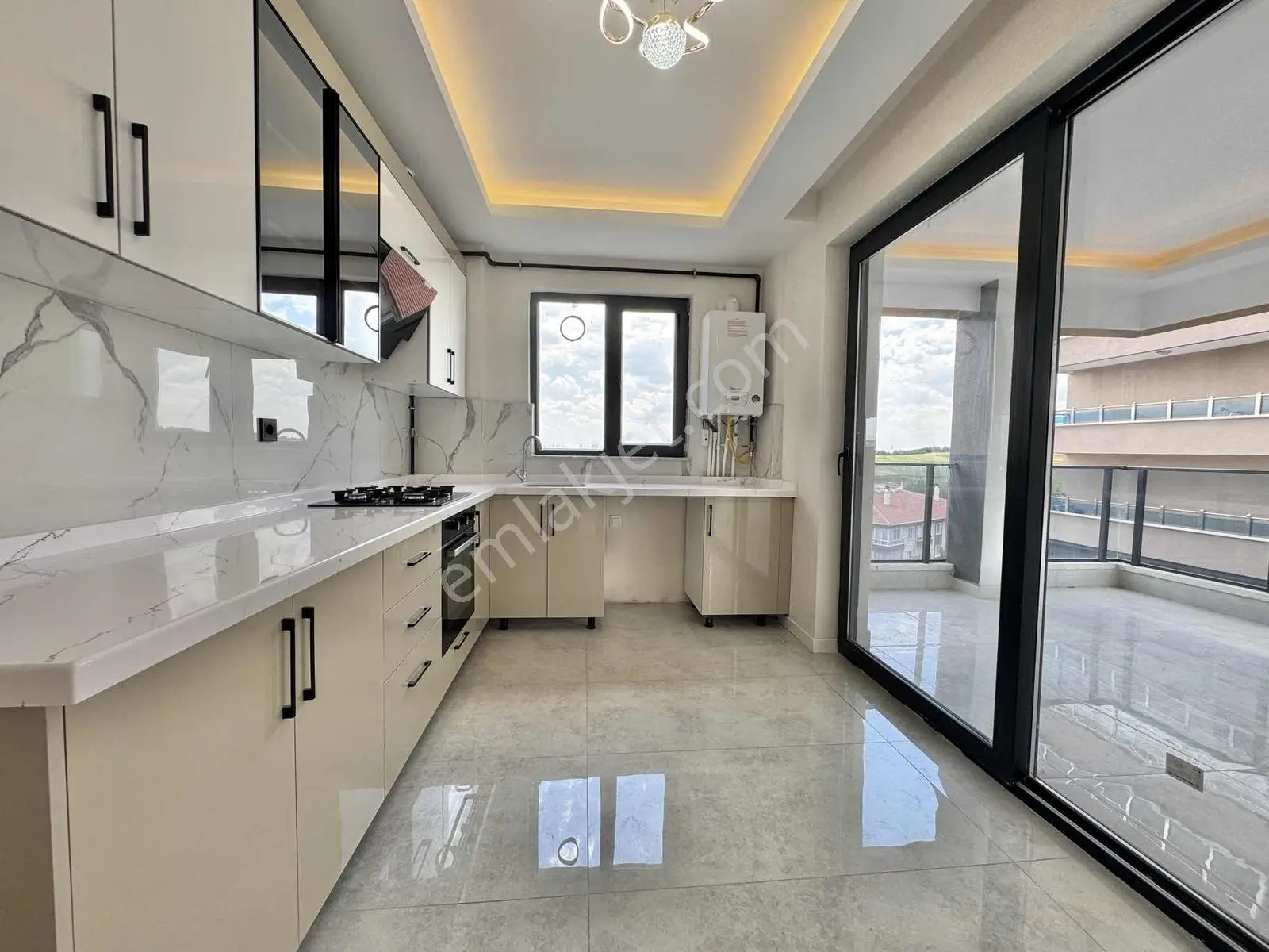 Beyoğlu'ndan Teras Balkonlu Yeren Isıtmalı Çift Banyolu Lüx 2+1 - Görsel 3