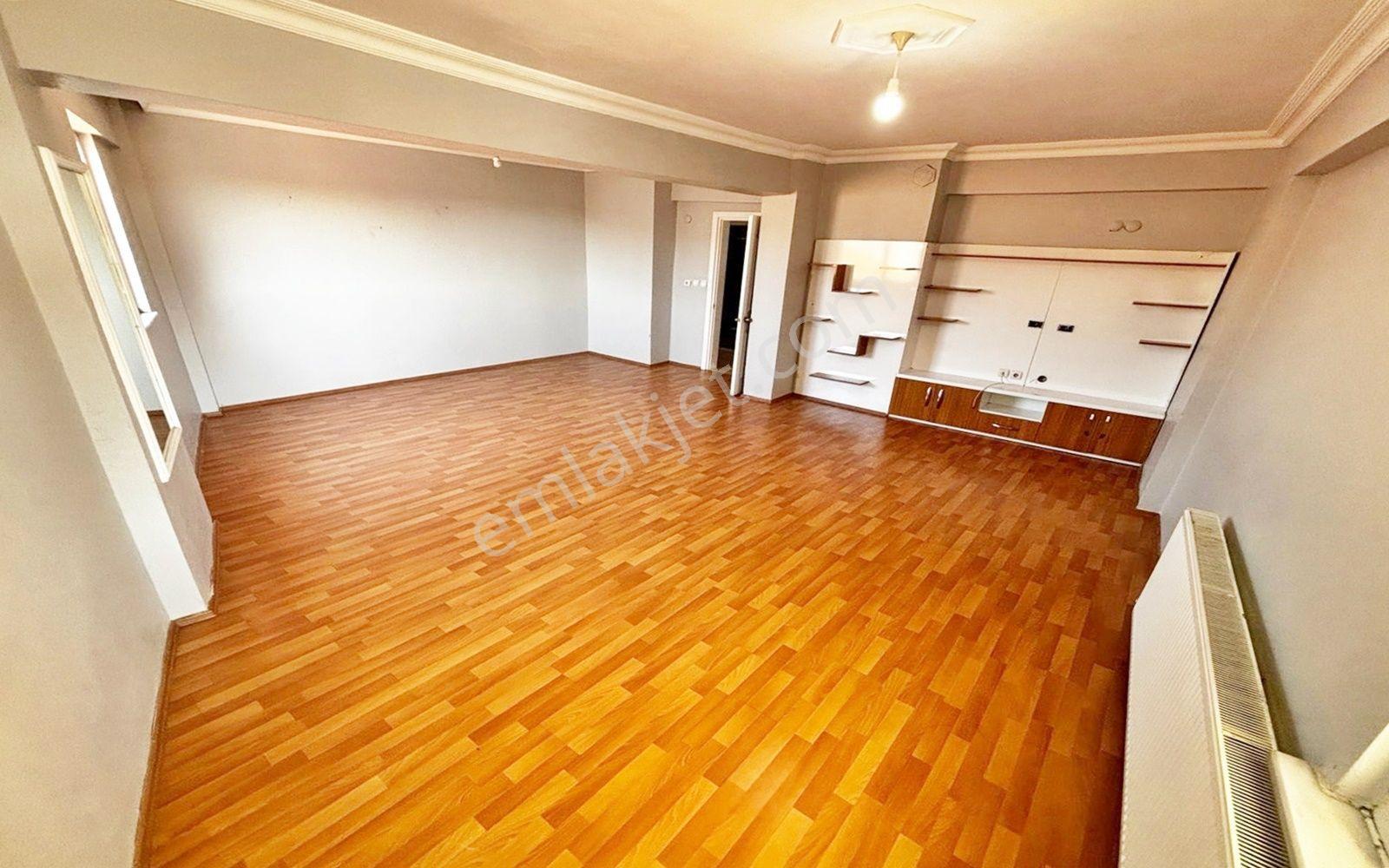 Arden Yapı'dan Belediye Meydanında Kombili Çift Balkonlu 3+1 Kiralık Daire - Görsel 6