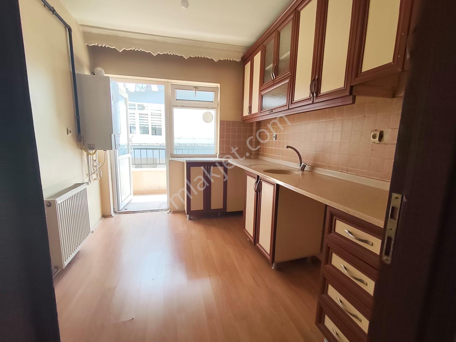 Yılmaz Gayrımenkulden 2 Ara Kat Cadde Üzerı Kıralık Daire - Görsel 2
