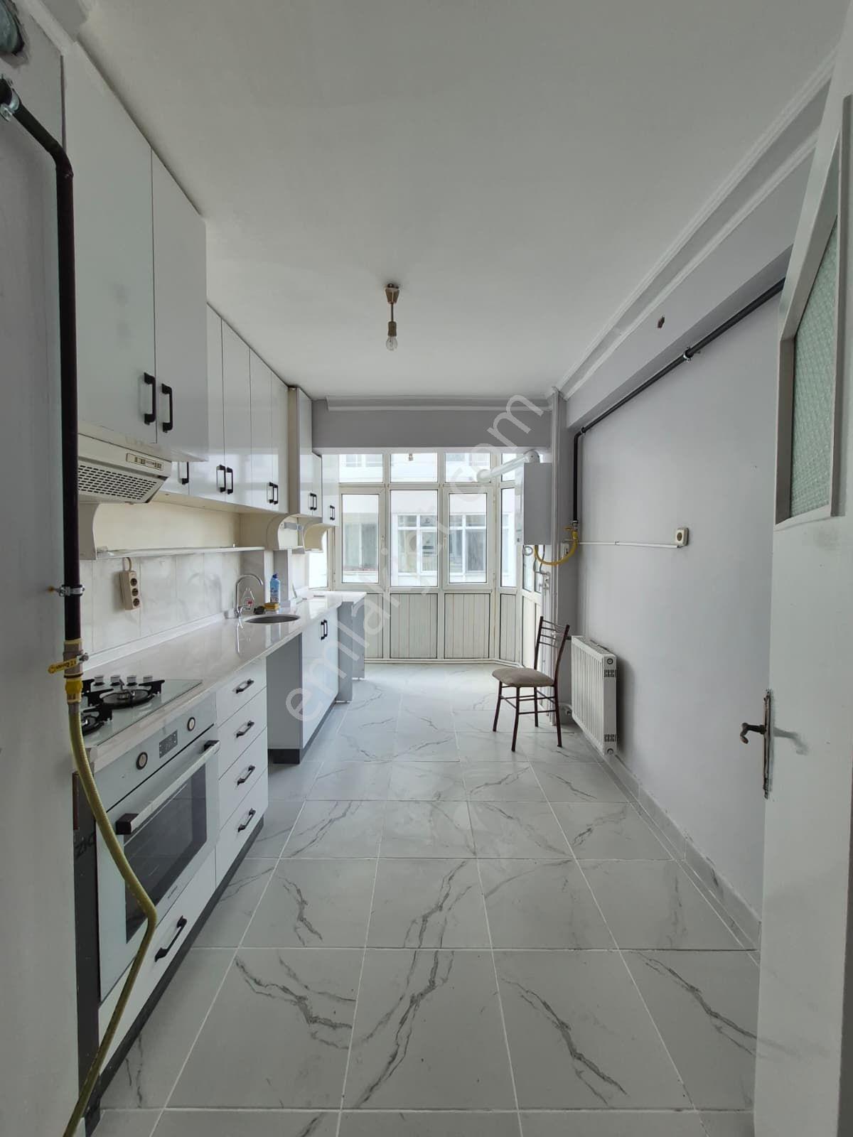 Afyon Üçok Emlaktan Cumhuriyet Mah 3+1 120m² Temiz Bakımlı Kiralık Daire - Görsel 8
