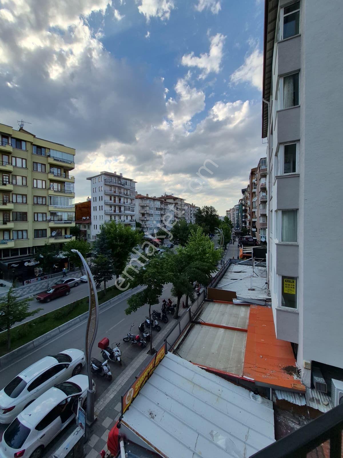 Afyon Üçok Emlaktan Cumhuriyet Mah 3+1 120m² Temiz Bakımlı Kiralık Daire - Görsel 19