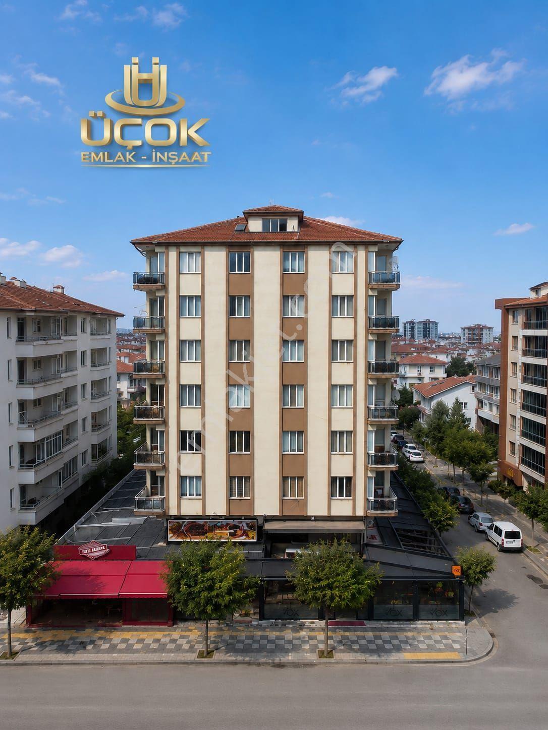 Afyon Üçok Emlaktan Cumhuriyet Mah 3+1 120m² Temiz Bakımlı Kiralık Daire