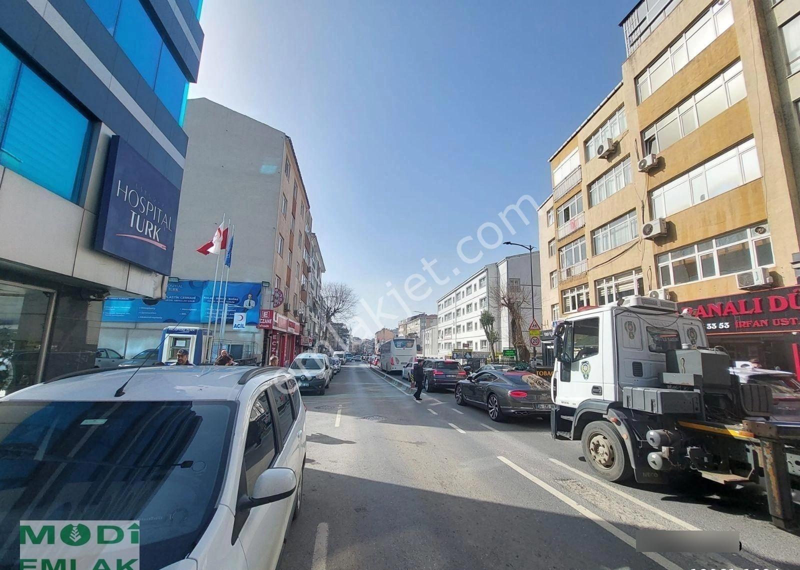 Üsküdar Merkezde Cadde Üzeri Satılık Bina - Görsel 6