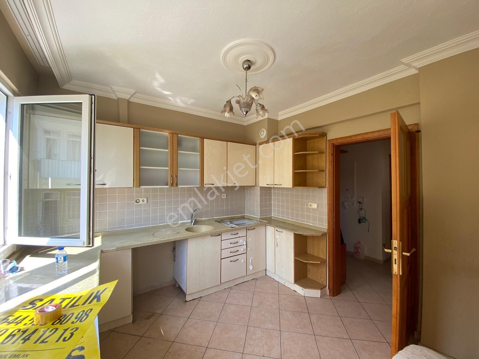Patlangıçta Yeşillikler İçinde,otoparklı Ara Kat 3+1 135m2 Geniş Daire - Görsel 12