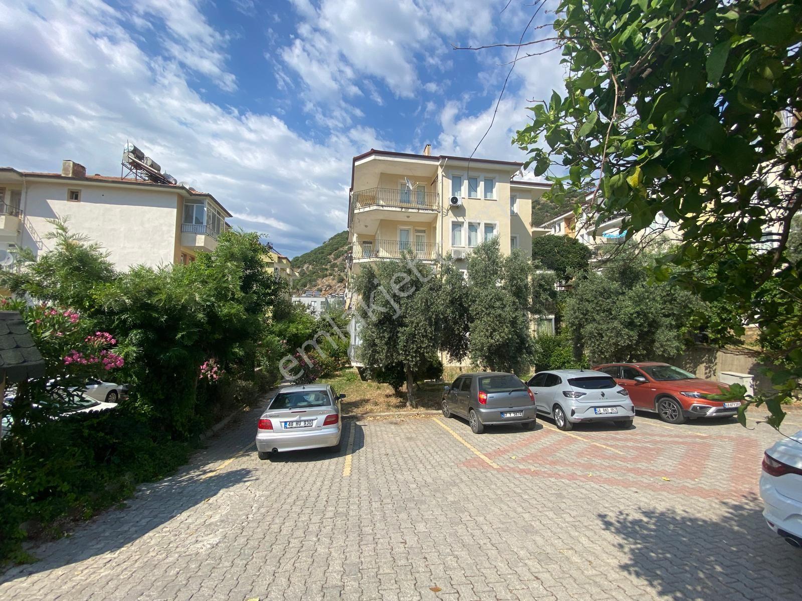 Patlangıçta Yeşillikler İçinde,otoparklı Ara Kat 3+1 135m2 Geniş Daire - Görsel 3