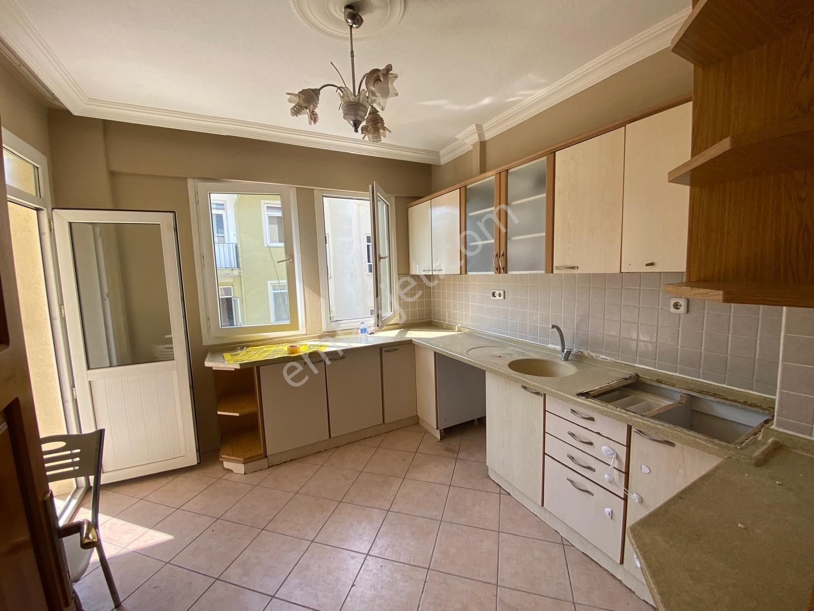 Patlangıçta Yeşillikler İçinde,otoparklı Ara Kat 3+1 135m2 Geniş Daire - Görsel 15