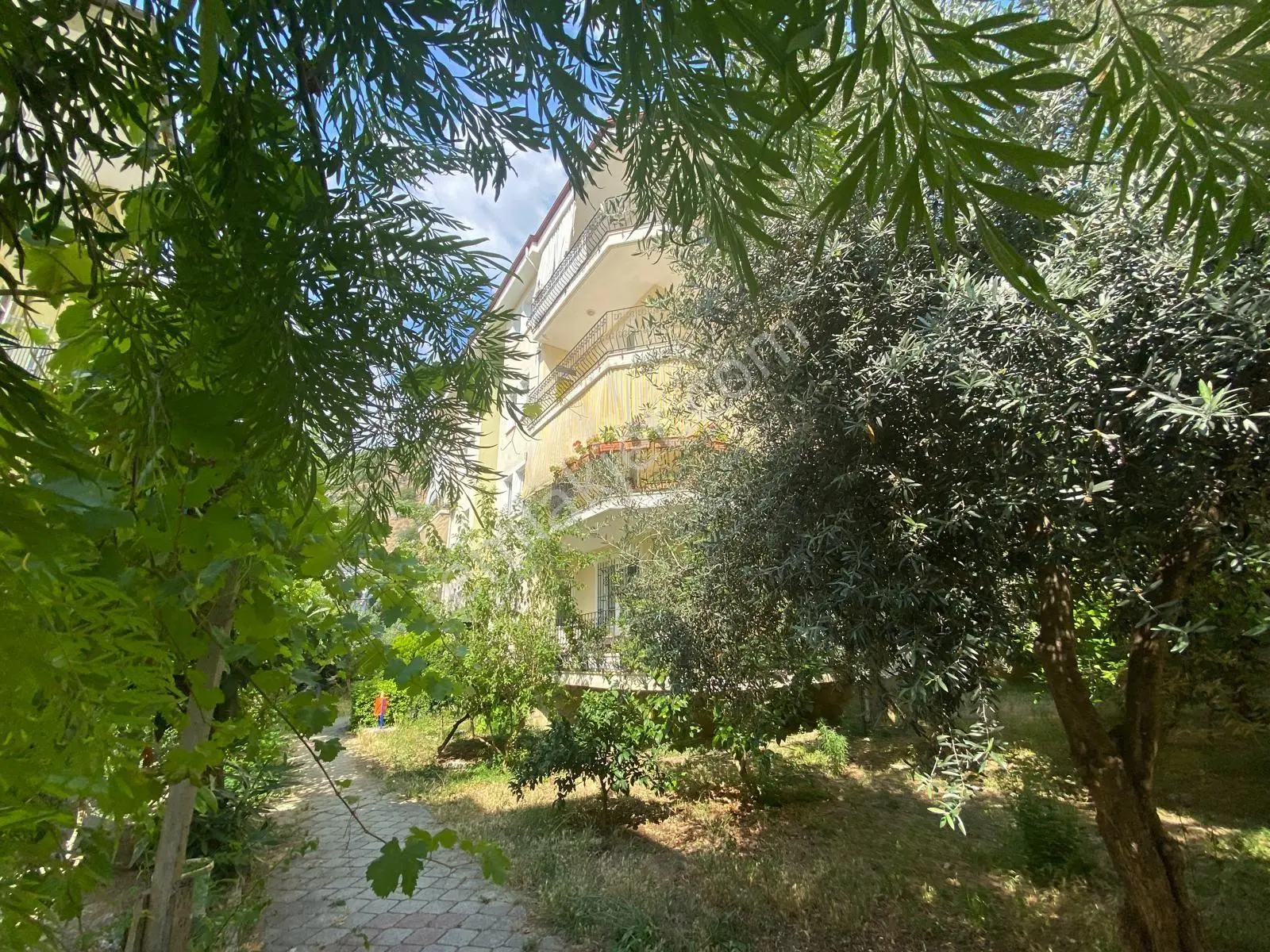 Patlangıçta Yeşillikler İçinde,otoparklı Ara Kat 3+1 135m2 Geniş Daire - Görsel 4