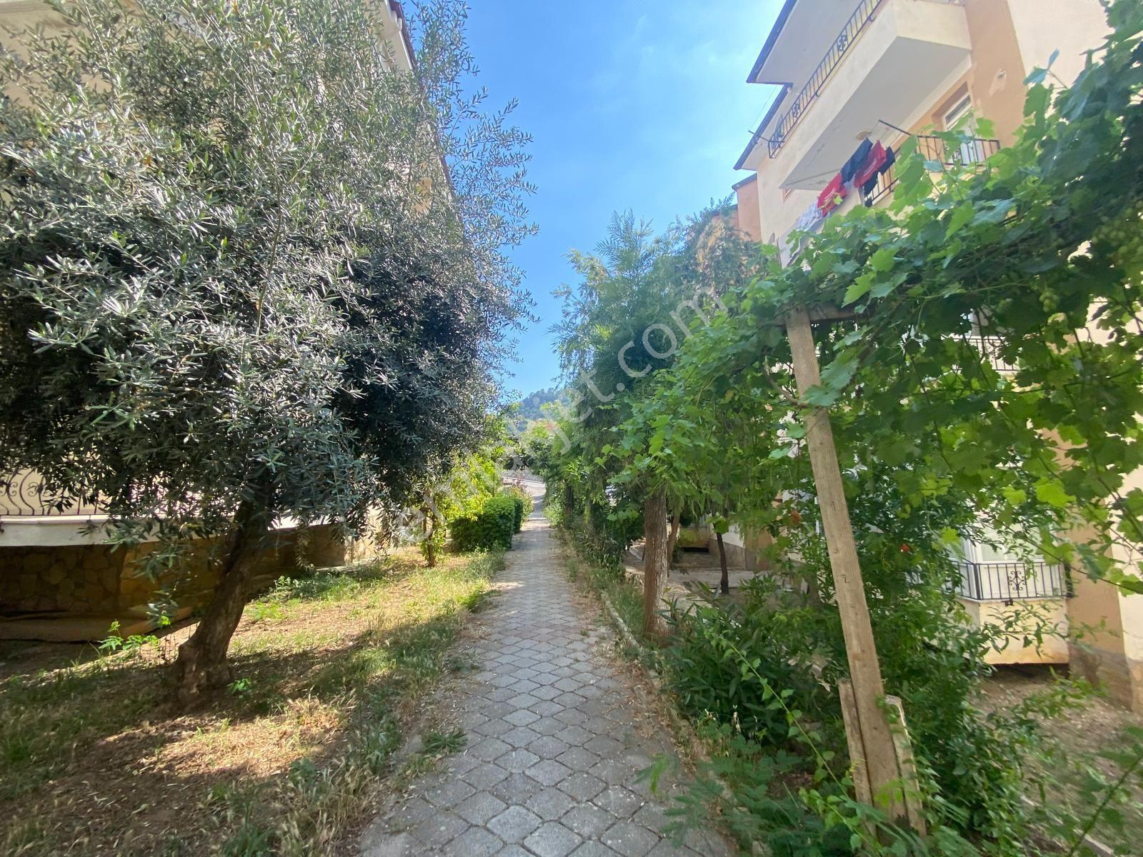 Patlangıçta Yeşillikler İçinde,otoparklı Ara Kat 3+1 135m2 Geniş Daire - Görsel 5