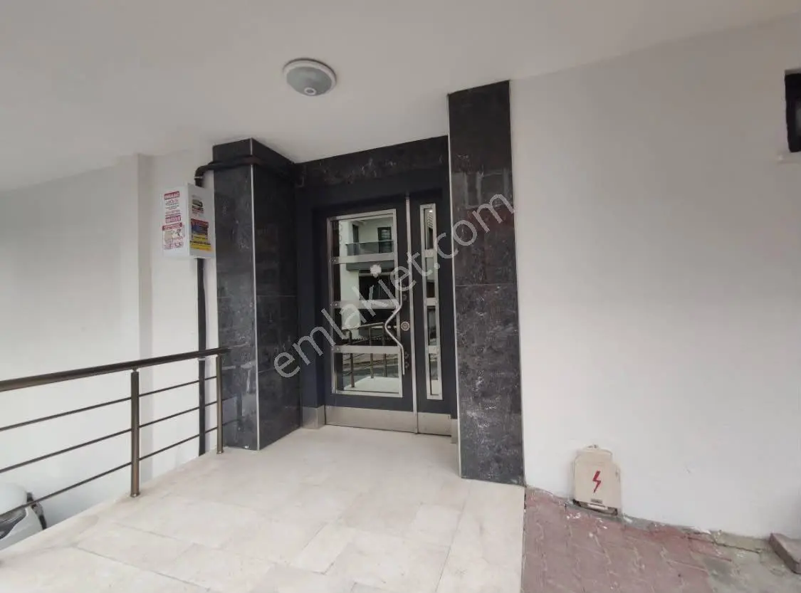 Çekmeköy Cumhuriyet Mh Satılık 2+1 85m² Ara Kat Daire - Görsel 3