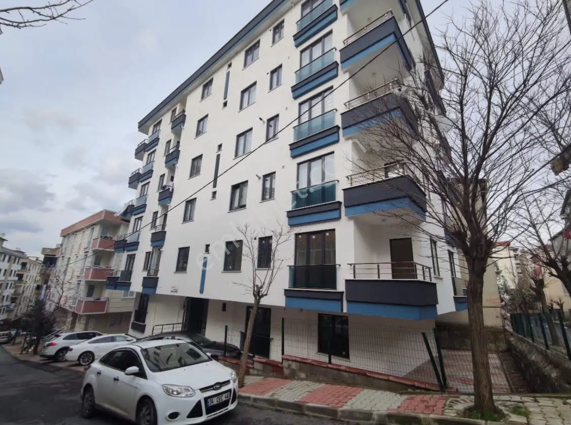 Çekmeköy Cumhuriyet Mh Satılık 2+1 85m² Ara Kat Daire