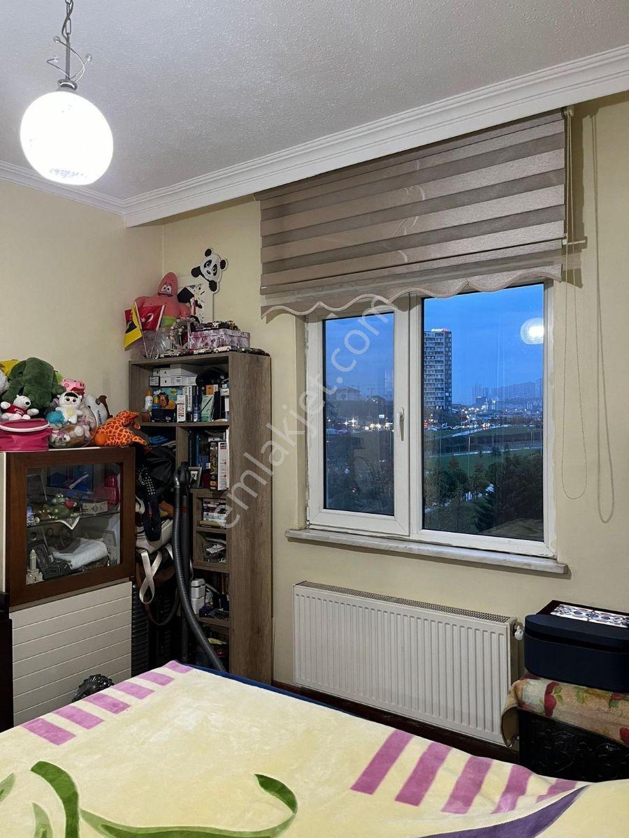 Küçükçekmece Atakent Mh., Menekşe 1 Sitesi Kiralık Tadilatlı 2+1 - Görsel 2