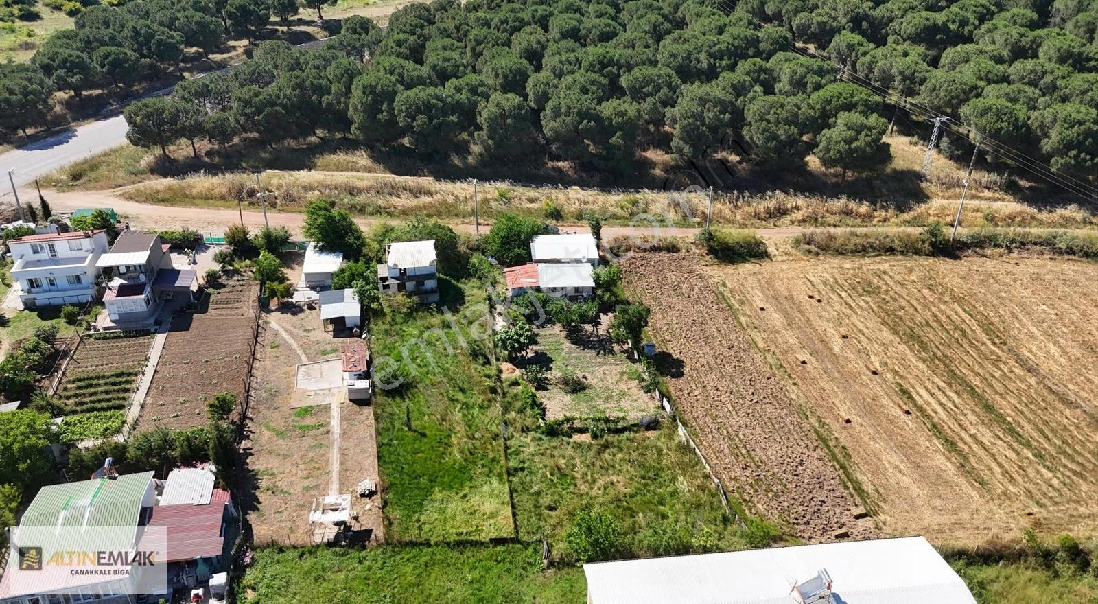 Biga Güleçköy'de Satılık Yapı Kayıtlı 2 Adet Ev Ve Arsası