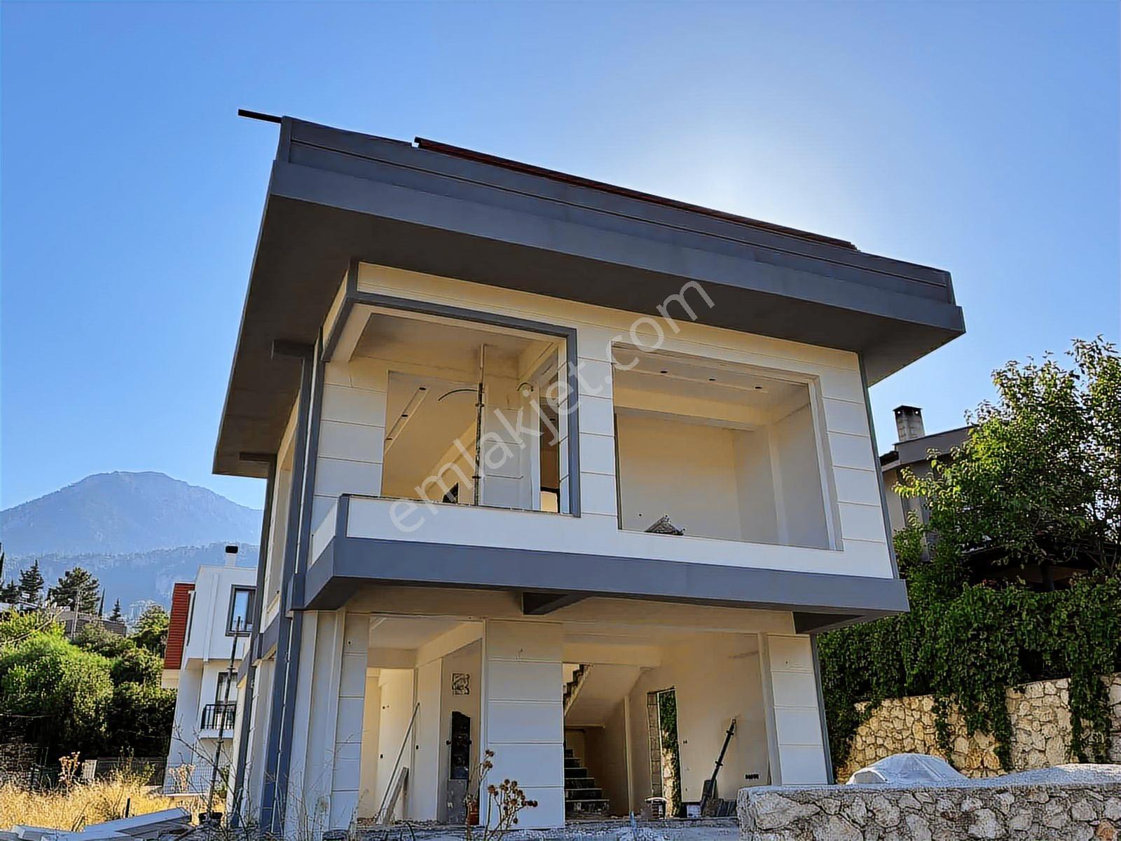 Geyikbayırı Merkezinde Satılık Natamam Villa