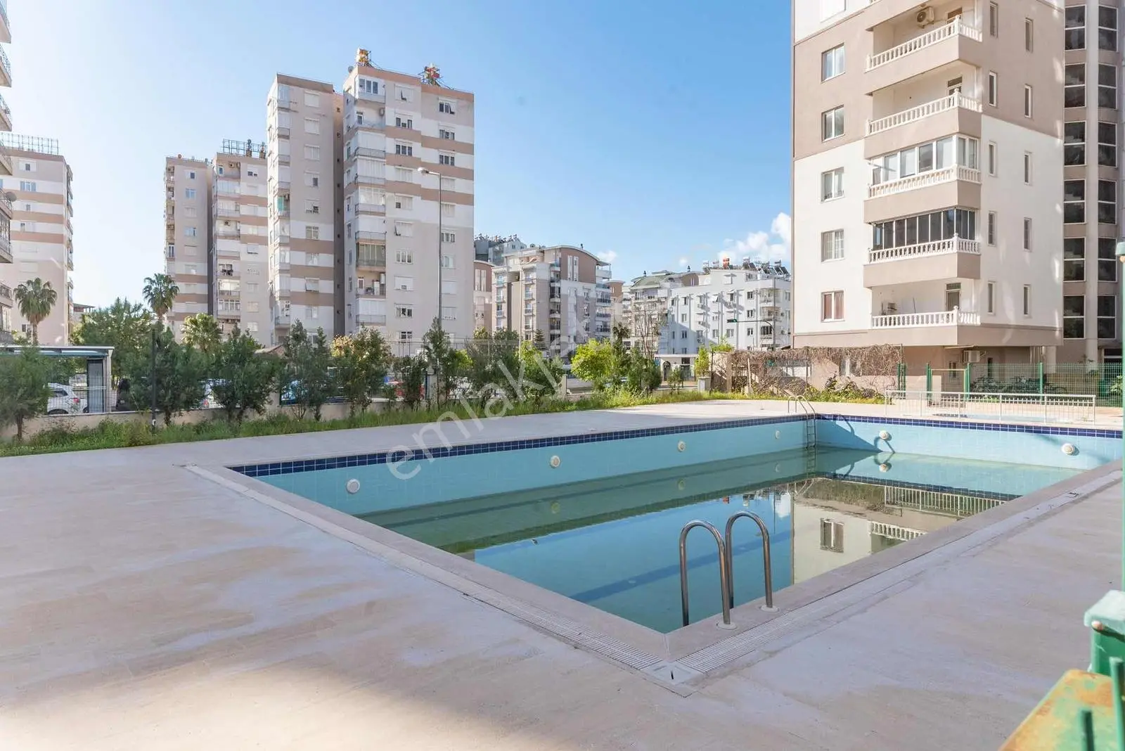 Çağlayan'da Havuzlu Site İçerisinde Masrafsız Arakat 3+1 Daire