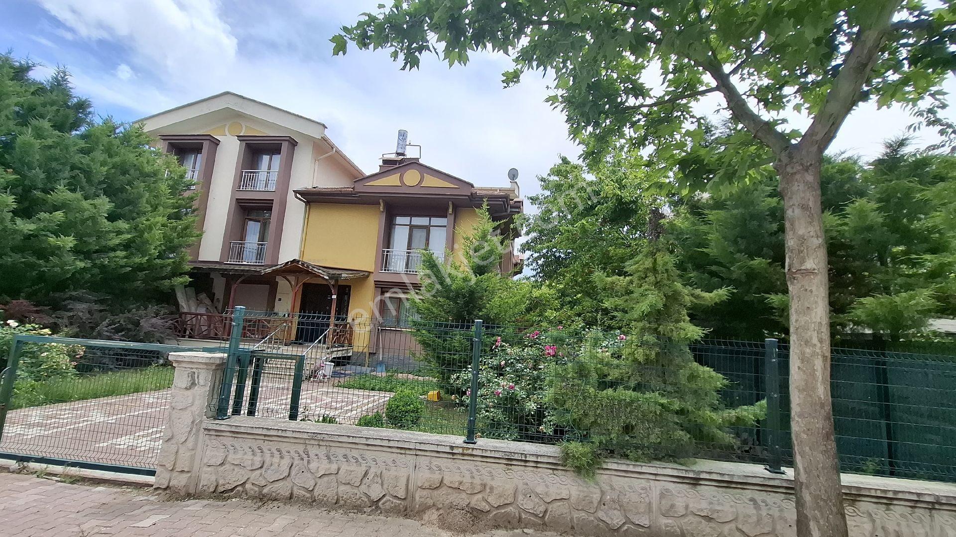 Fadim Cam Gayrimenkul Den İstiklal Mh. Satılık Müstakil Tripleks Ev🏡
