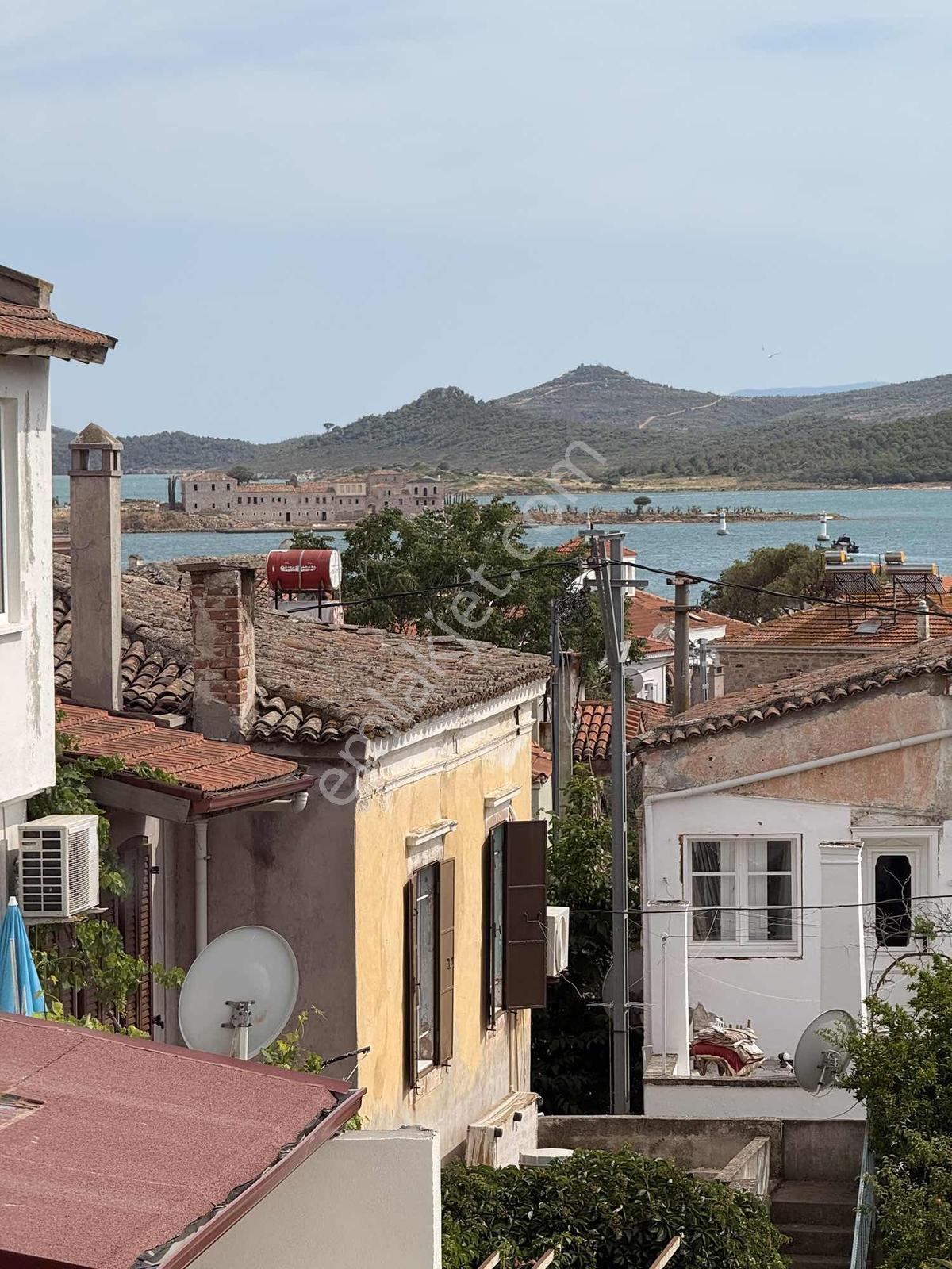 Ayvalık Cunda 3 Katlı Bahçeli Manzaralı Müstakil Ev - Görsel 2