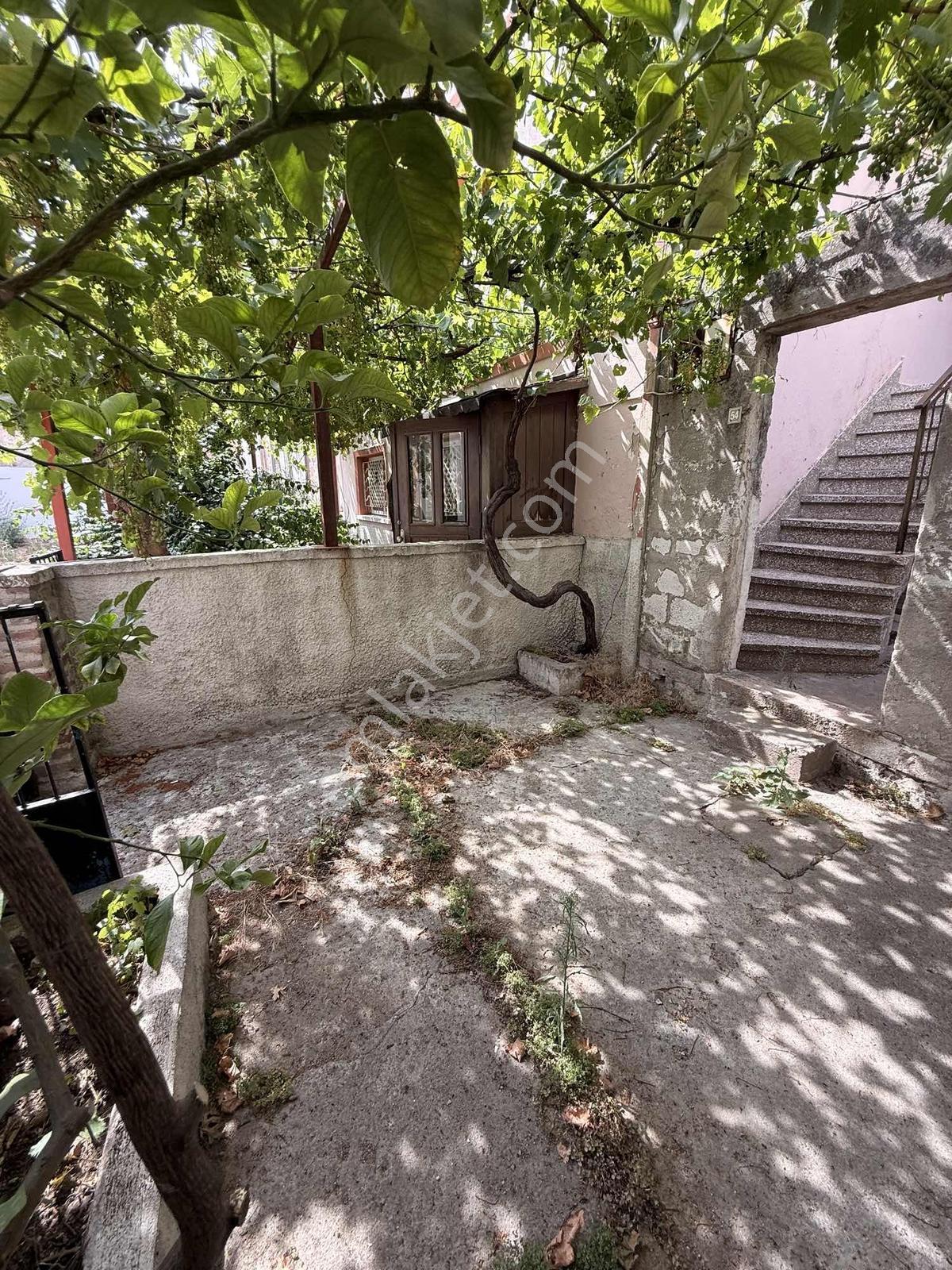 Ayvalık Cunda 3 Katlı Bahçeli Manzaralı Müstakil Ev - Görsel 34