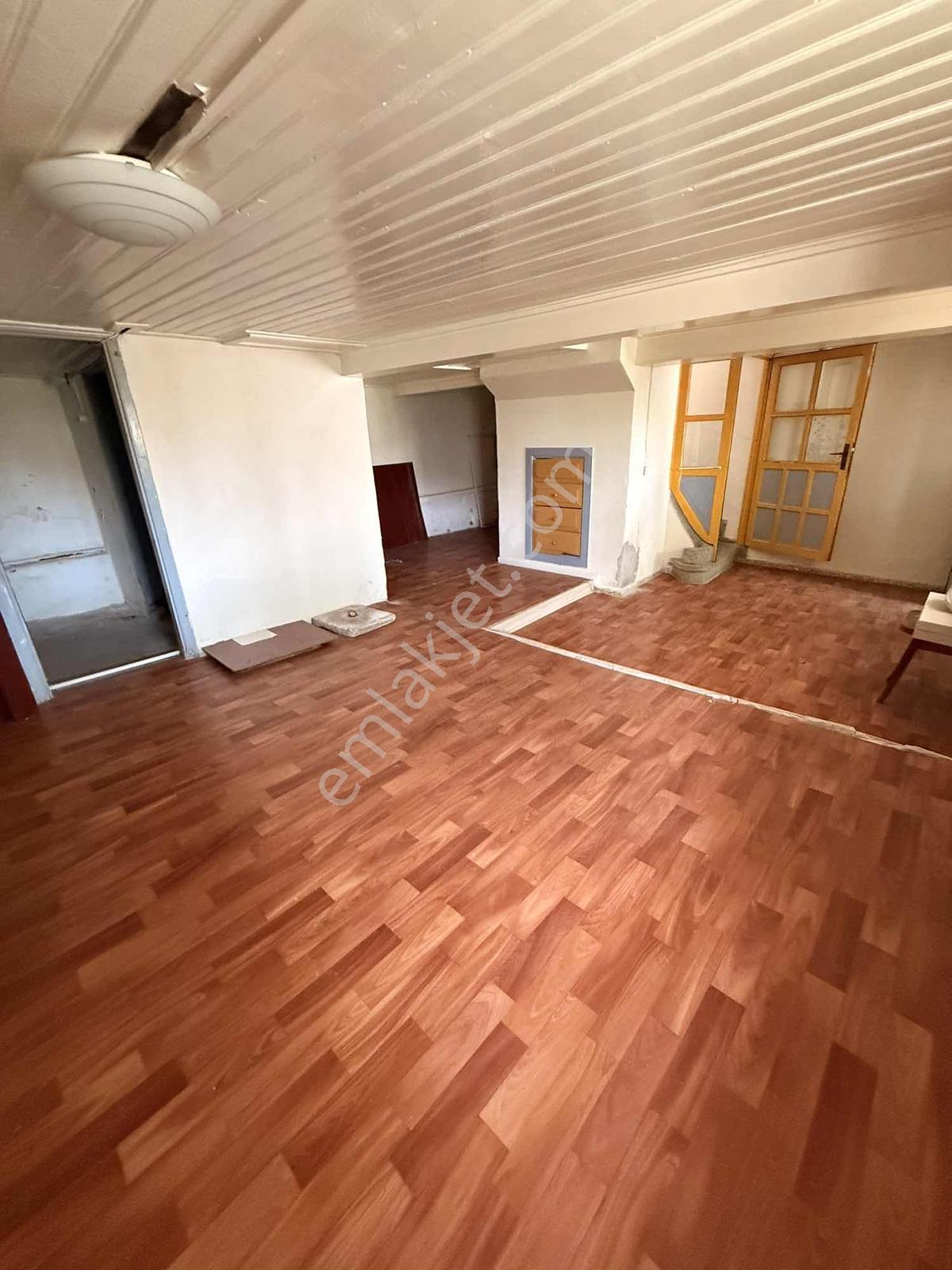 Ayvalık Cunda 3 Katlı Bahçeli Manzaralı Müstakil Ev - Görsel 9