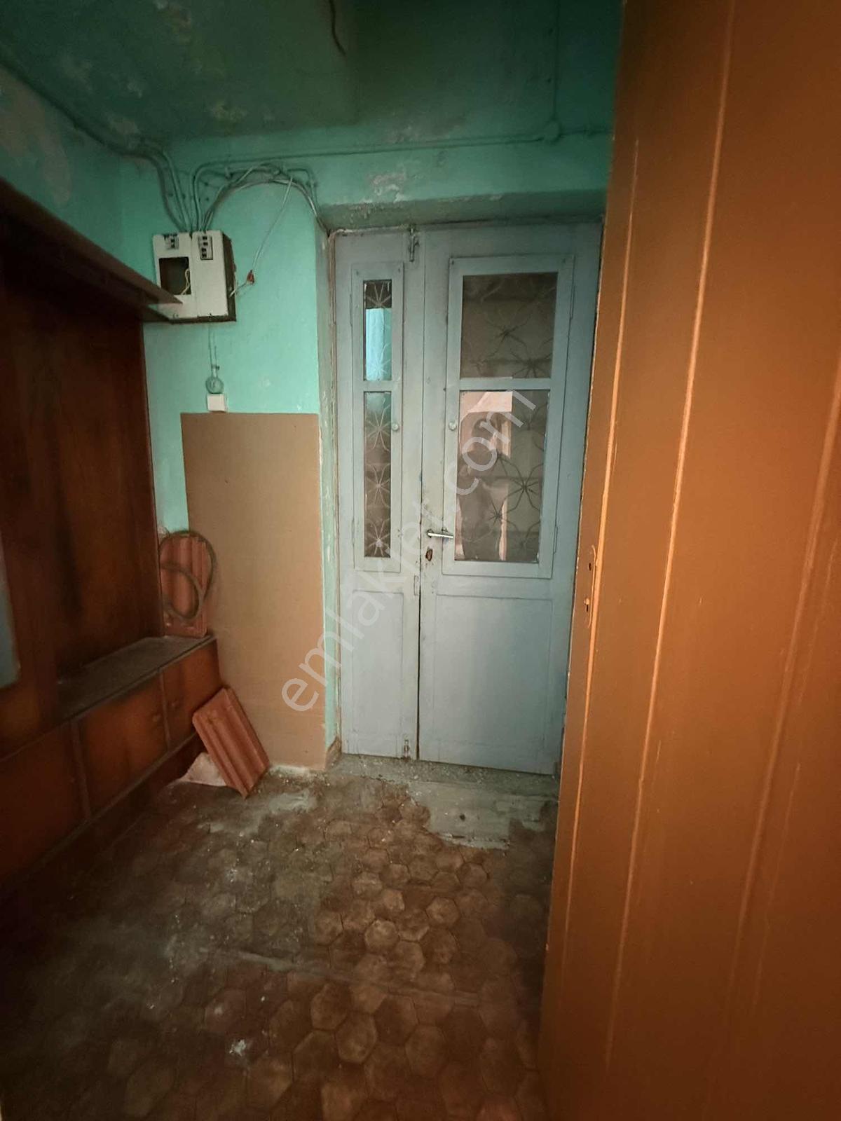Ayvalık Cunda 3 Katlı Bahçeli Manzaralı Müstakil Ev - Görsel 16