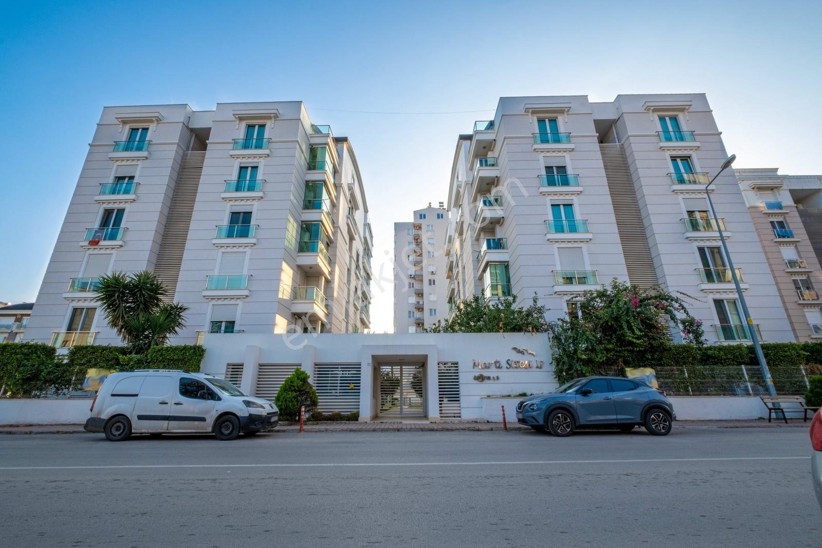 Çağlayan'da Özellıklı Sıtede Masrafsız 4 + 1 Satılık Daıre