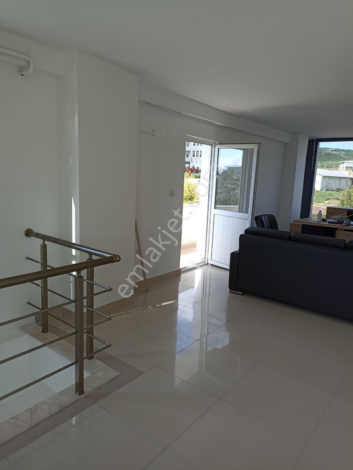 Gebze Adliye Karşısı Cadde Üstü 3 Kat Kiralık Dükkan - Görsel 3