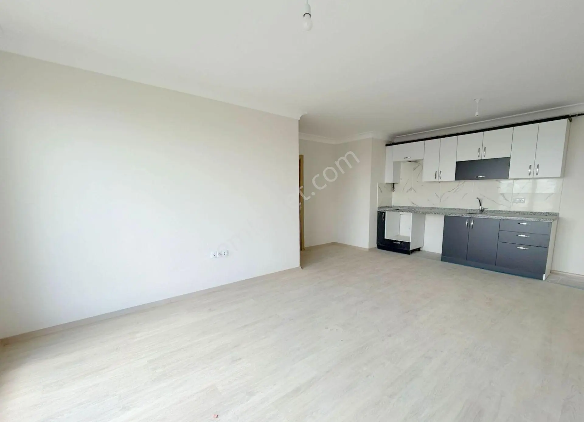 Mertcan'dan Havuzlu Güvenlikli Sitede Ara Kat 2+1 Daire - Görsel 4