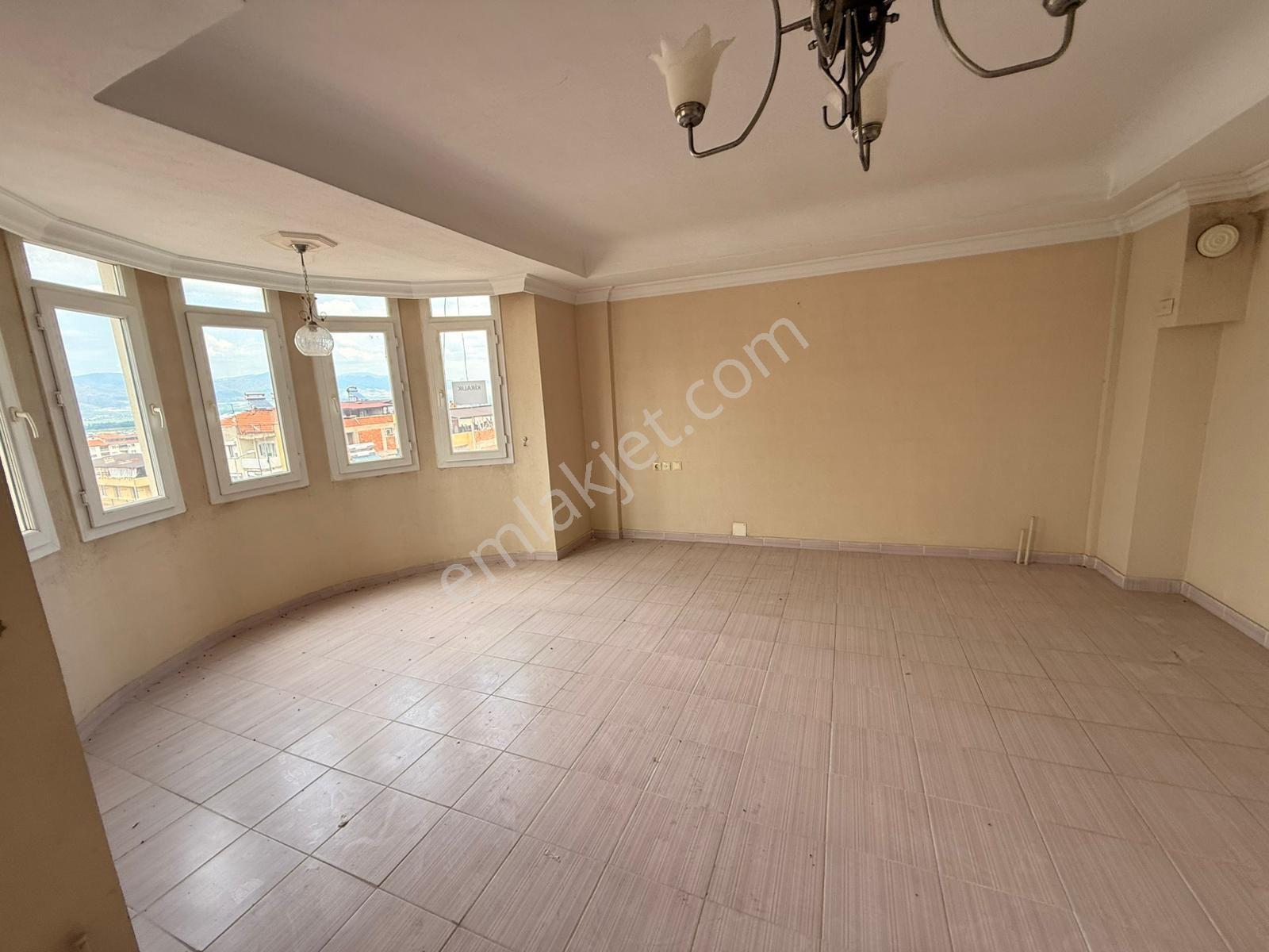 Manisa Alaşehir Alper Gayrimenkulden Beş Eylül Mah. 235 M2 Ebeveyn Banyolu 4+1 Daire - Görsel 16