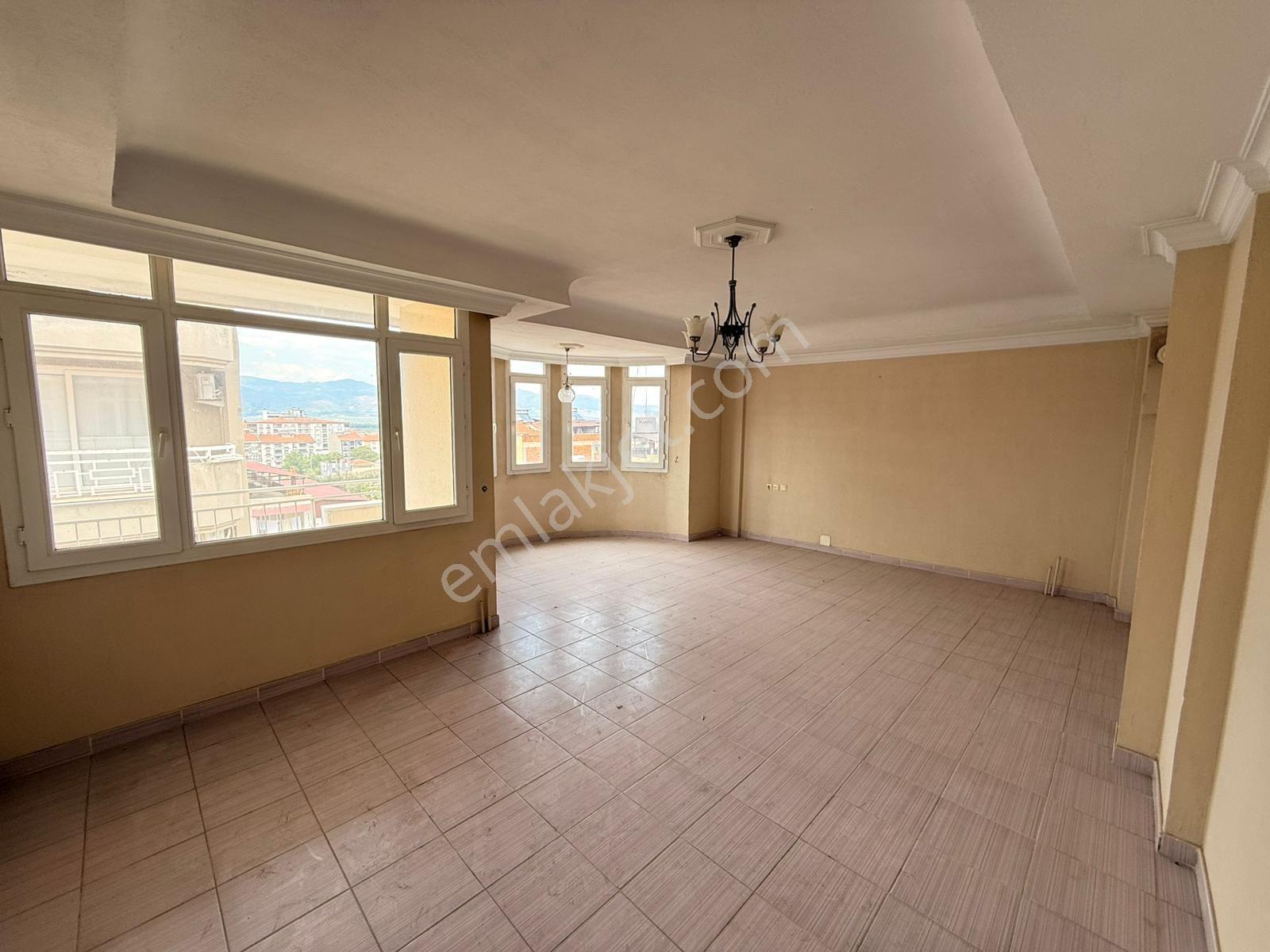 Manisa Alaşehir Alper Gayrimenkulden Beş Eylül Mah. 235 M2 Ebeveyn Banyolu 4+1 Daire - Görsel 8