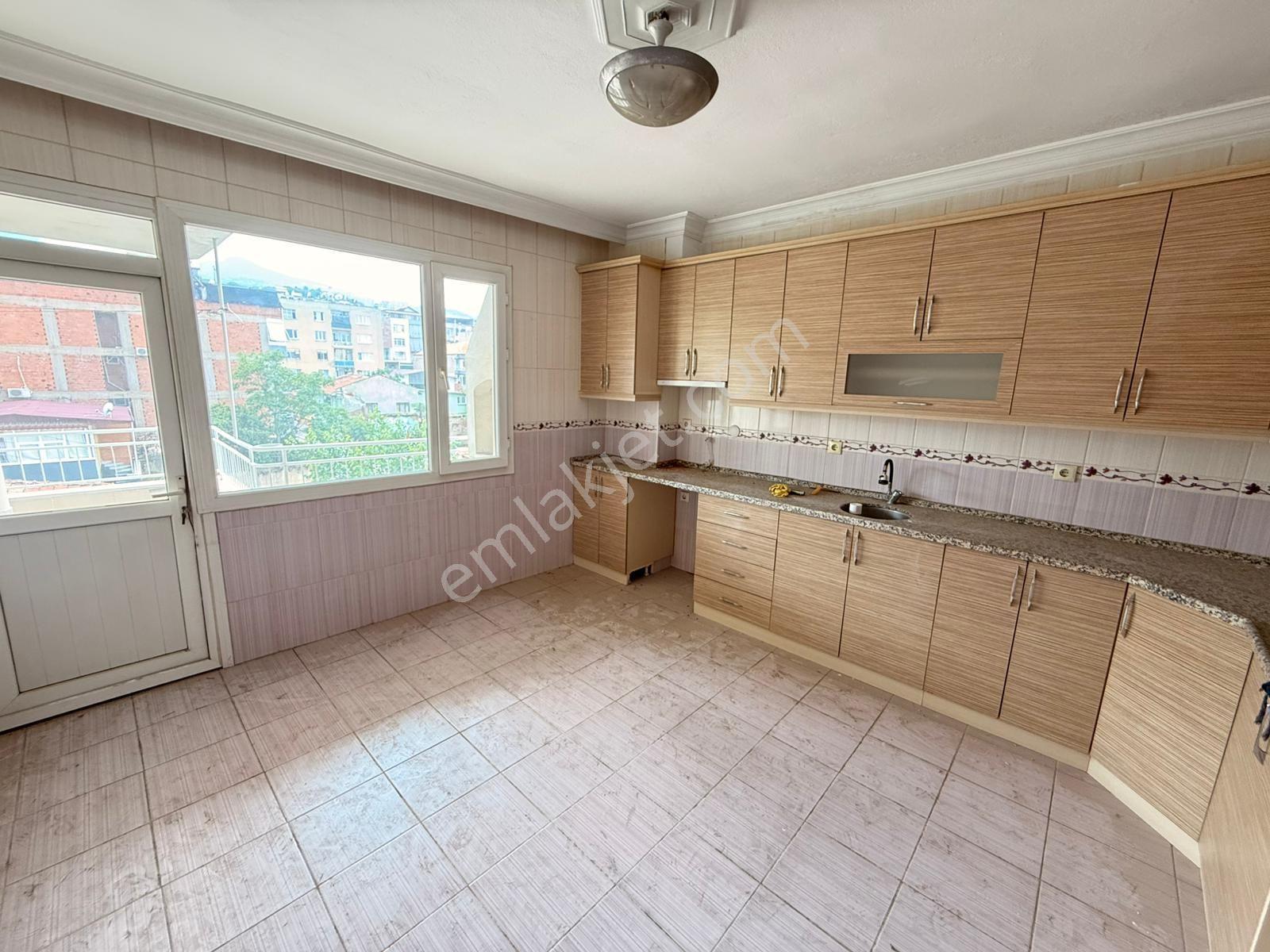 Manisa Alaşehir Alper Gayrimenkulden Beş Eylül Mah. 235 M2 Ebeveyn Banyolu 4+1 Daire - Görsel 18