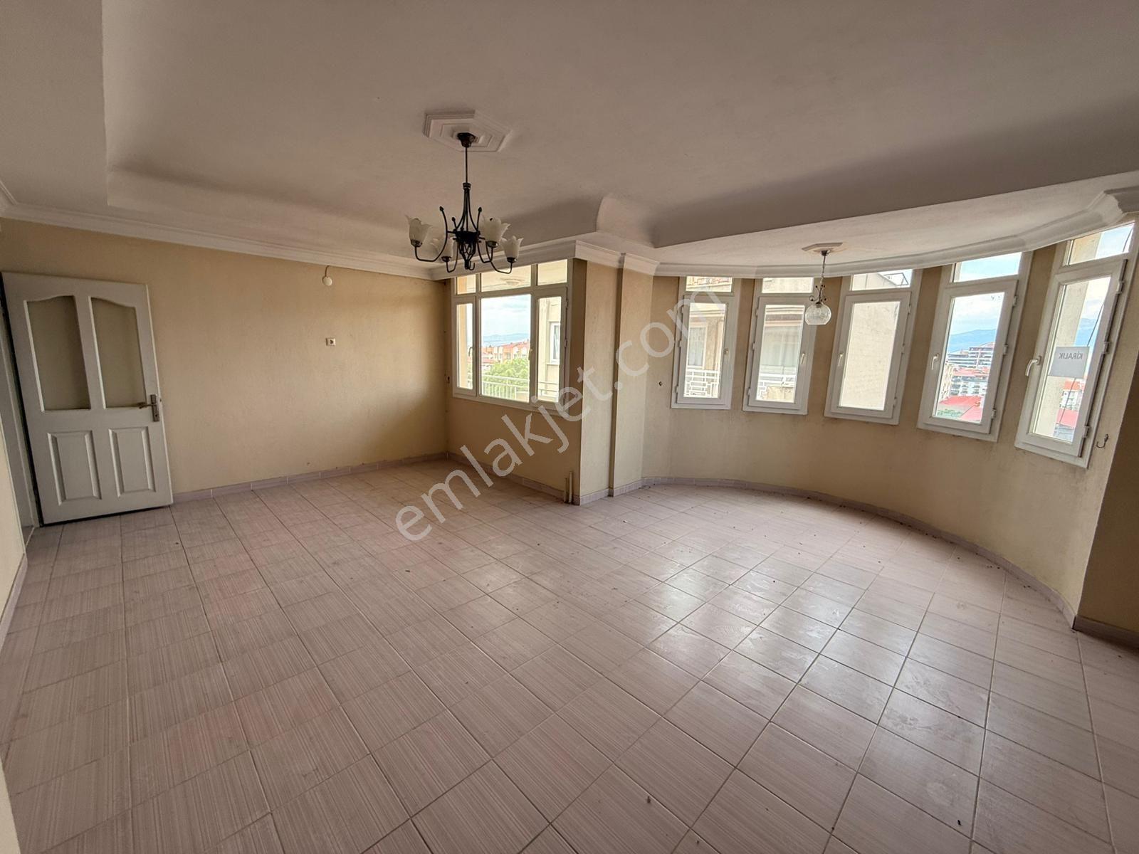 Manisa Alaşehir Alper Gayrimenkulden Beş Eylül Mah. 235 M2 Ebeveyn Banyolu 4+1 Daire - Görsel 11