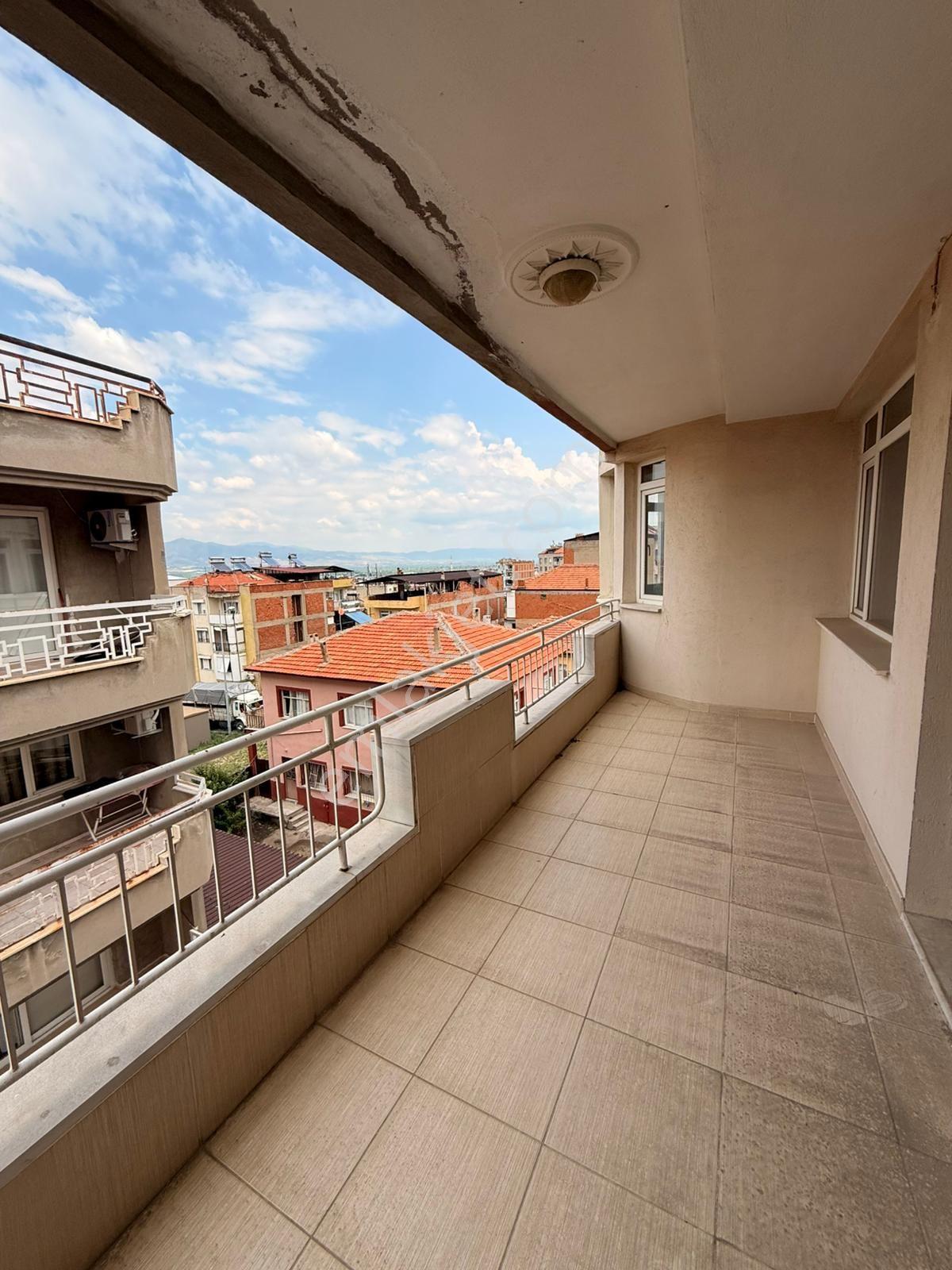 Manisa Alaşehir Alper Gayrimenkulden Beş Eylül Mah. 235 M2 Ebeveyn Banyolu 4+1 Daire - Görsel 6