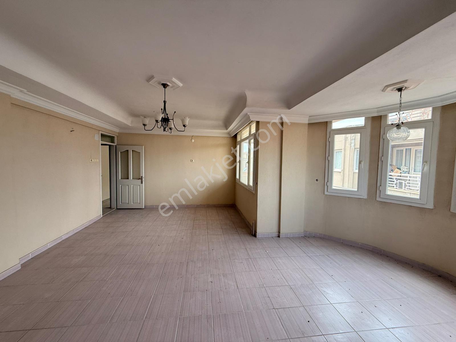 Manisa Alaşehir Alper Gayrimenkulden Beş Eylül Mah. 235 M2 Ebeveyn Banyolu 4+1 Daire - Görsel 9