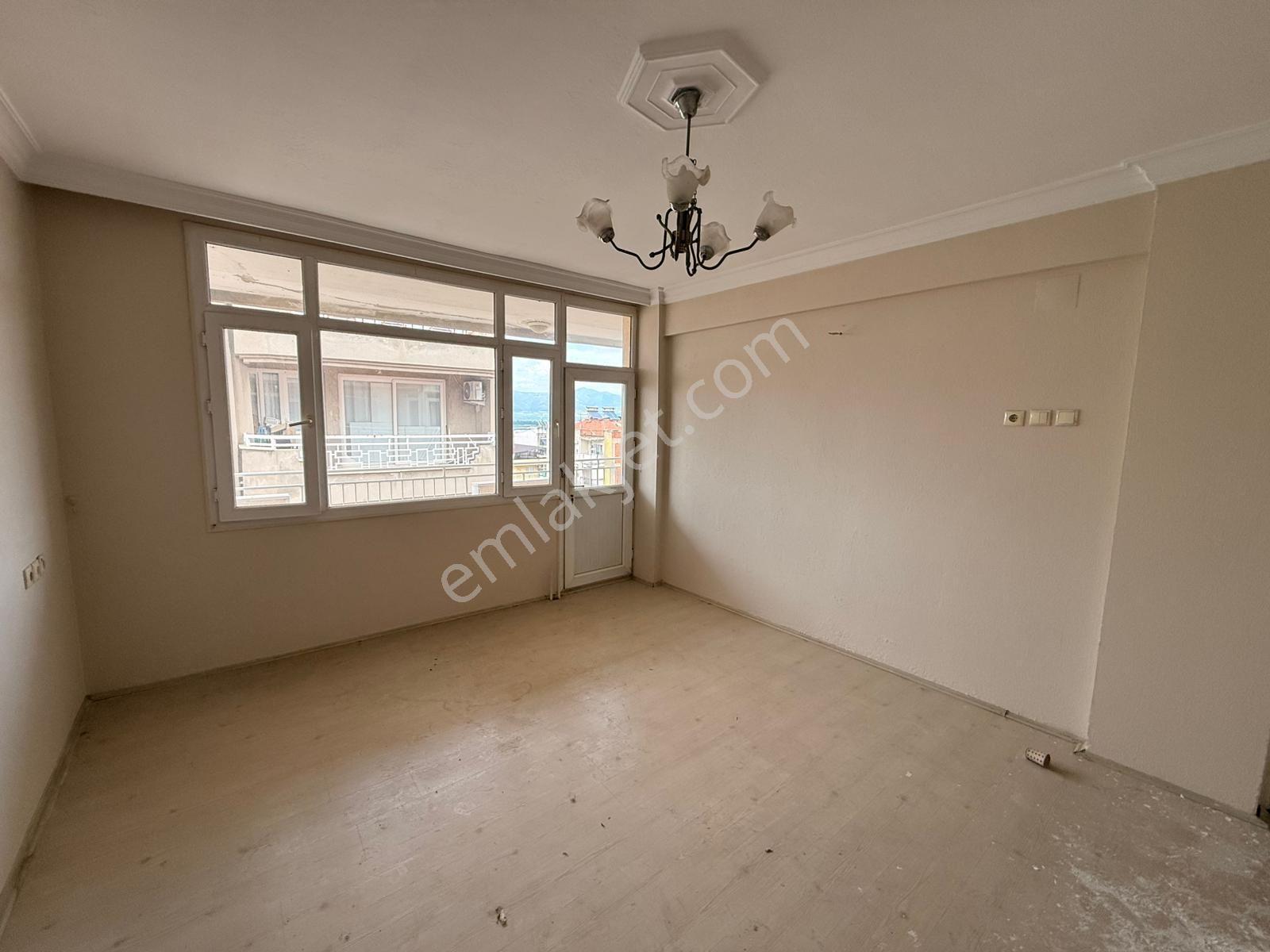 Manisa Alaşehir Alper Gayrimenkulden Beş Eylül Mah. 235 M2 Ebeveyn Banyolu 4+1 Daire