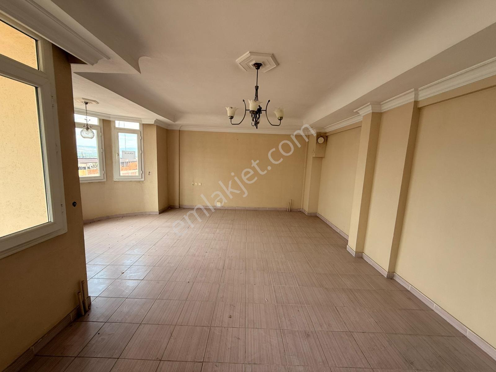 Manisa Alaşehir Alper Gayrimenkulden Beş Eylül Mah. 235 M2 Ebeveyn Banyolu 4+1 Daire - Görsel 7