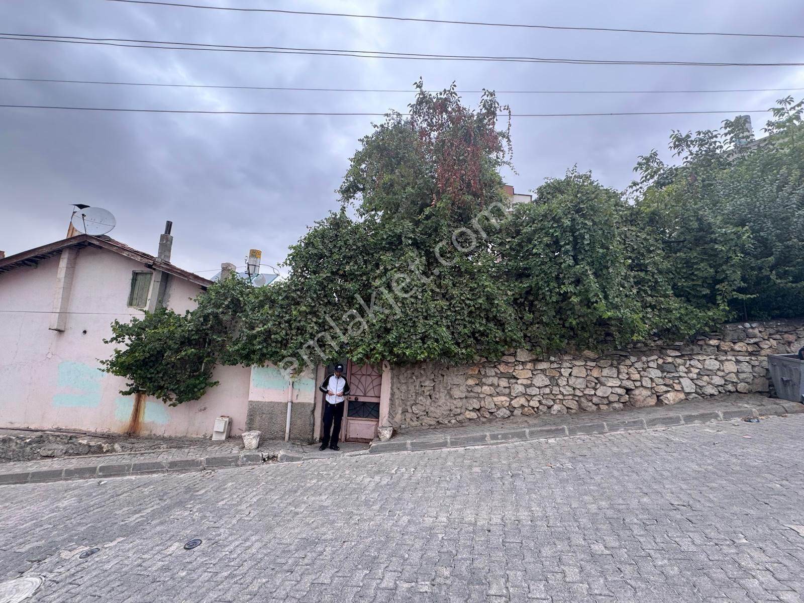 Topçubağı Cami Yanında Bahçeli 460m2 3+1 Satılık Müstakil Ev - Görsel 4