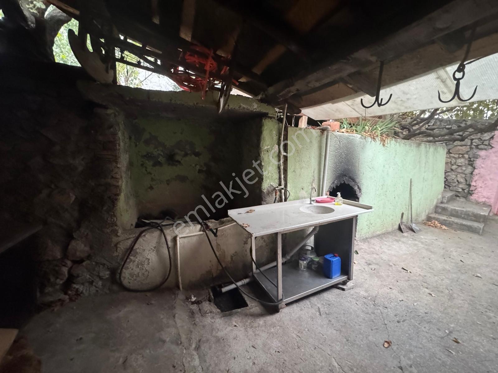 Topçubağı Cami Yanında Bahçeli 460m2 3+1 Satılık Müstakil Ev - Görsel 14