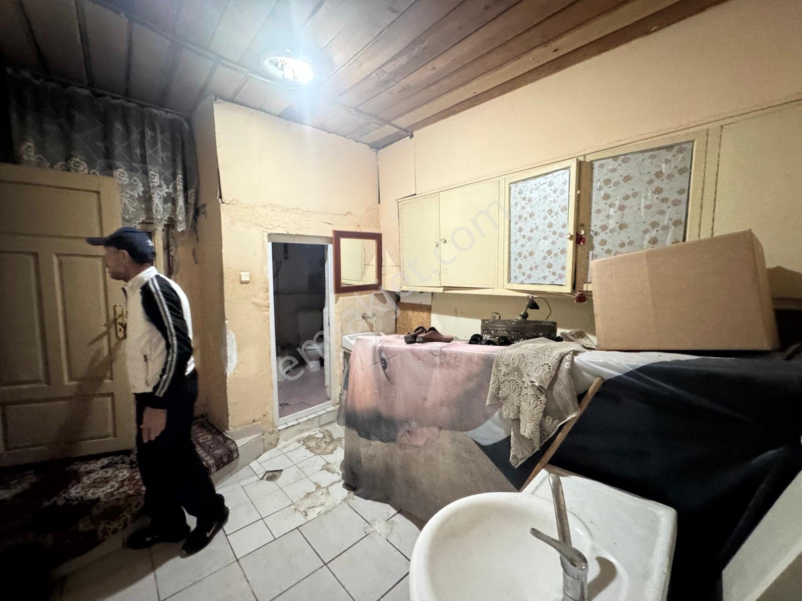 Topçubağı Cami Yanında Bahçeli 460m2 3+1 Satılık Müstakil Ev - Görsel 8