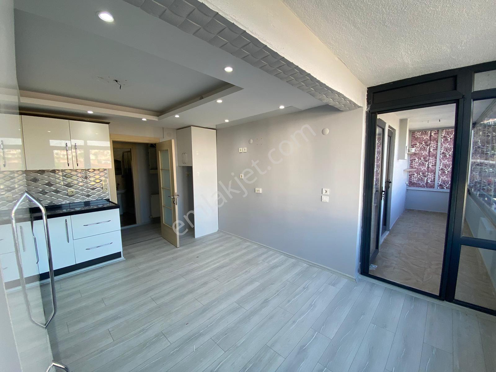 Re/max İnci'den Çakmak Caddesi Üzeri Satılık Geniş Ve Aydınlık 2+1 Daire - Görsel 4