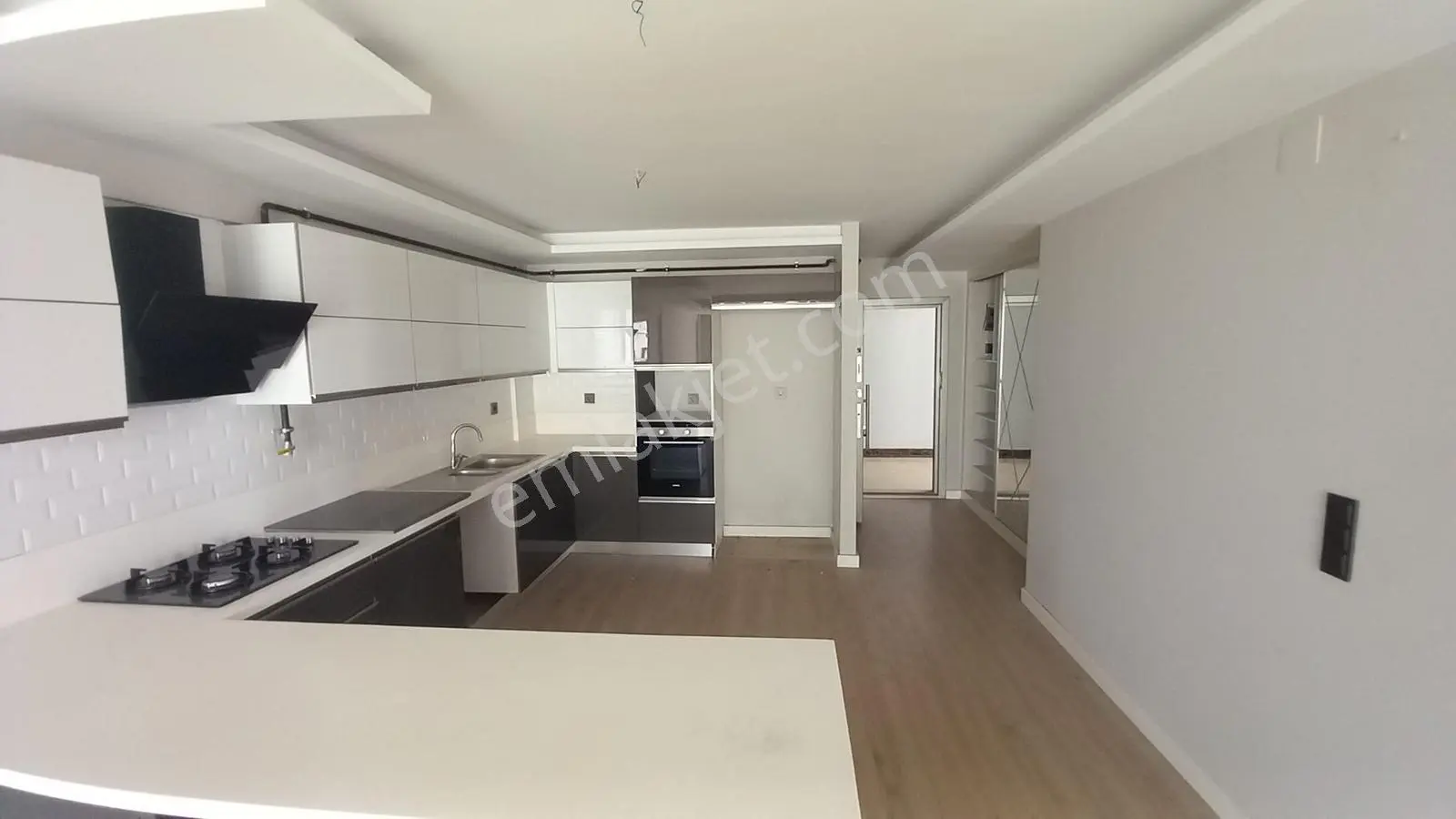 Türkmenbaşı Bulvarında Site İçi Havuzlu 3+1 Satılık Daire