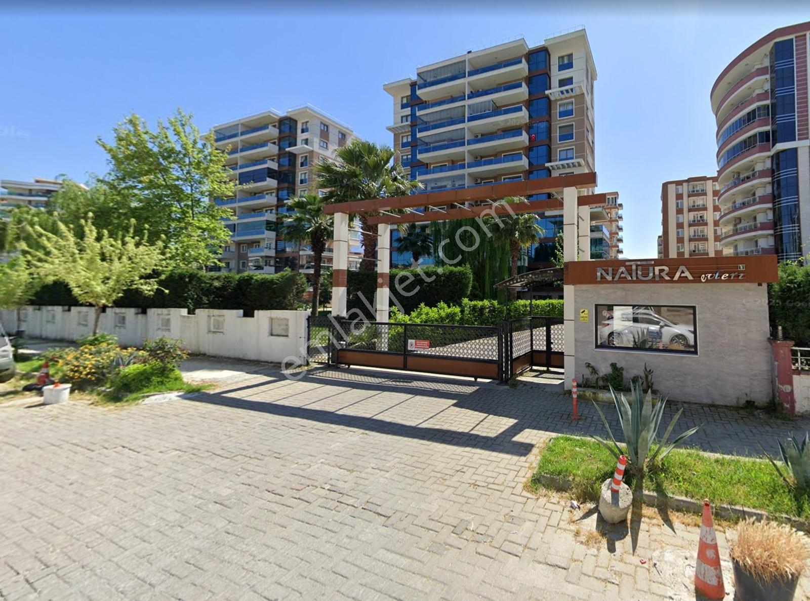 Özgün Gm'den - Güzelyurt'ta Havuzlu Sitede Kiralık 3+1 Ara Daire