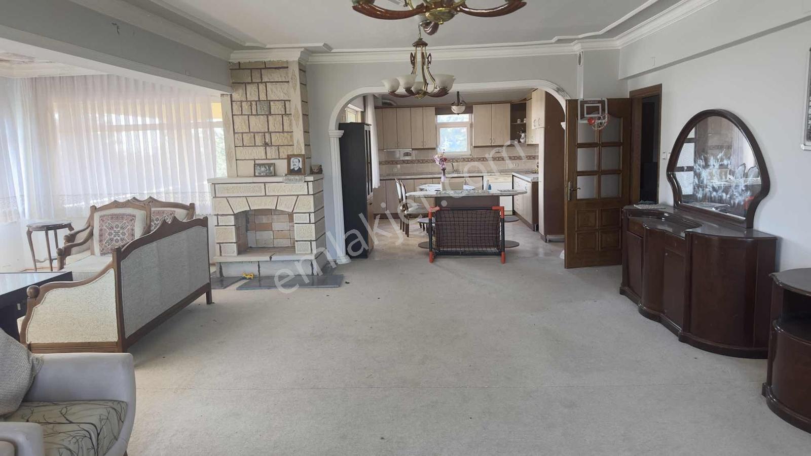 L.burgaz Ayvalıda Satılık 5300 M2 2 Arsa Ve 1000 M2 Çiftlik Evi - Görsel 4