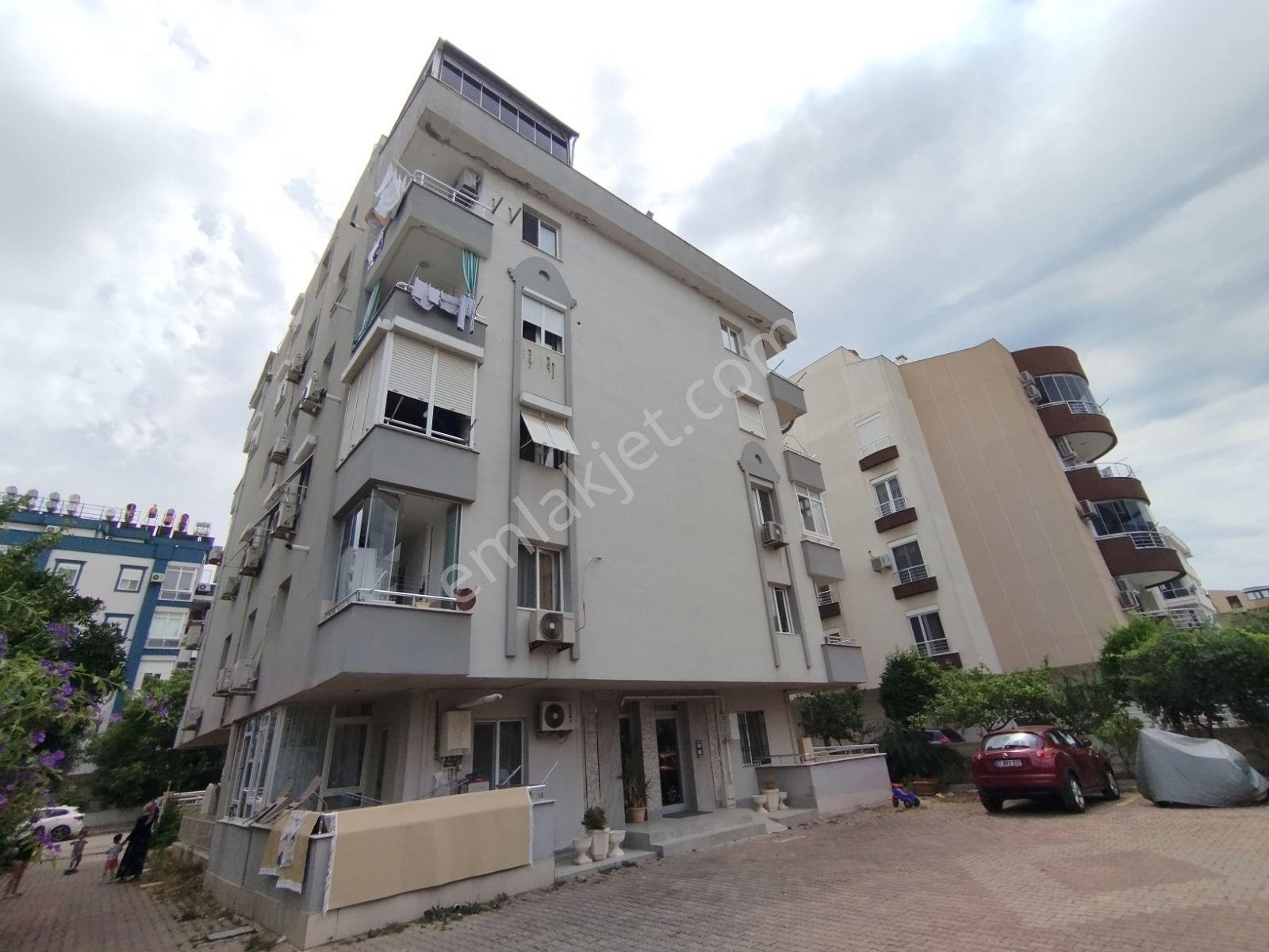 Larada Geniş Kullanışlı Bakımlı Asansölü 2+1 Dubleks Geniş Teras - Görsel 8