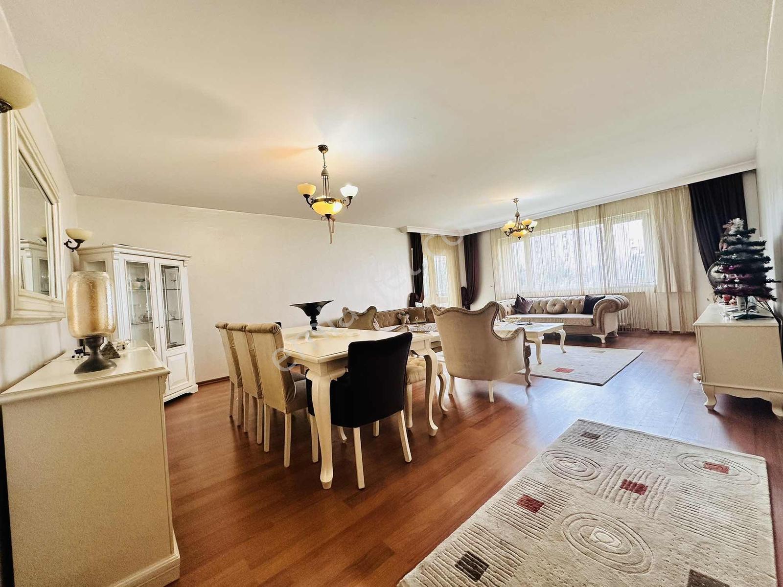 Parlamenterler Sitesi Kısa Katlı Blok Havuz Cepheli Masrafsız - Görsel 21
