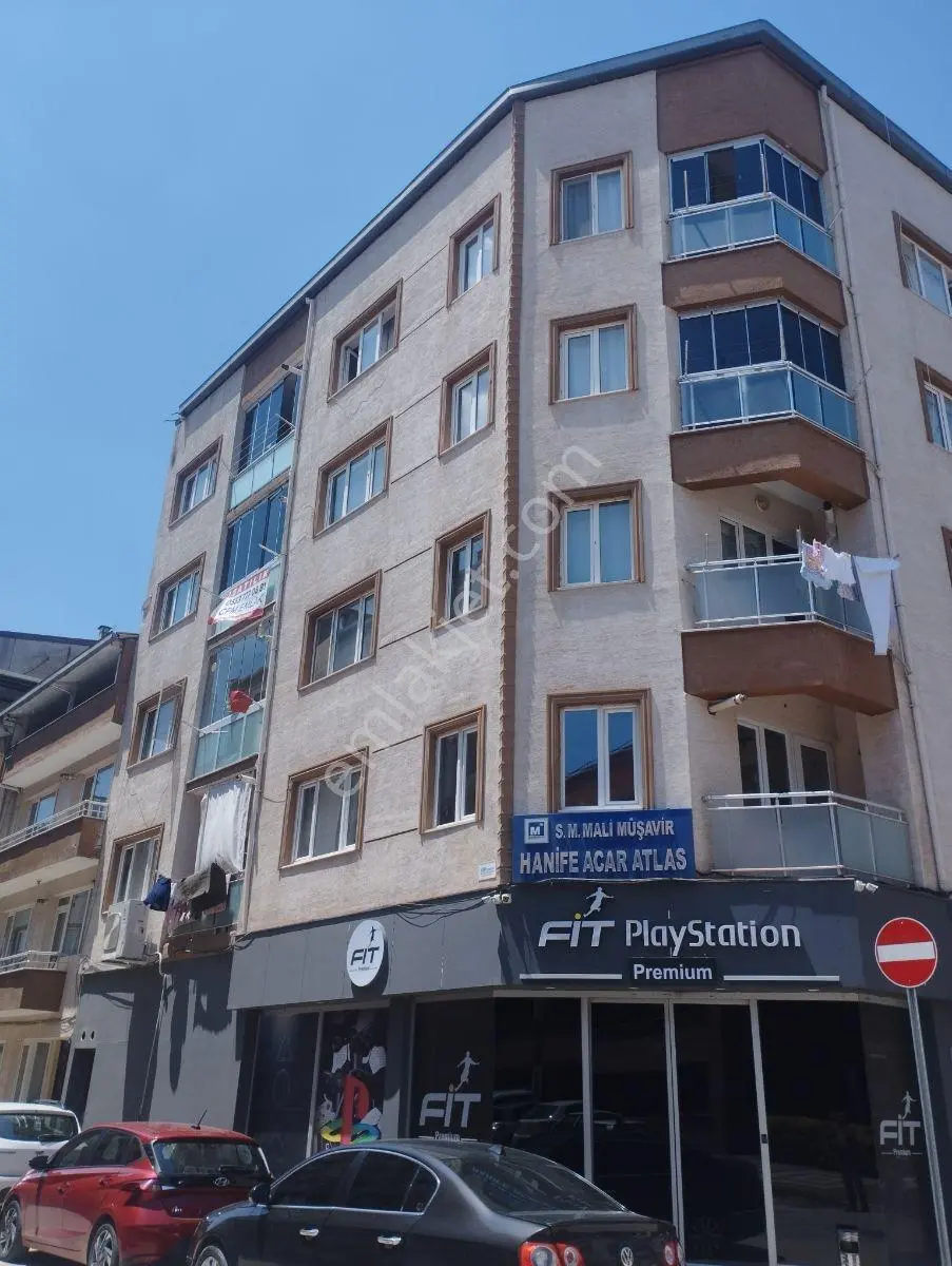 Kemalpaşa Mahallesinde 3+1 100 M2 3.kat Satılık Daire