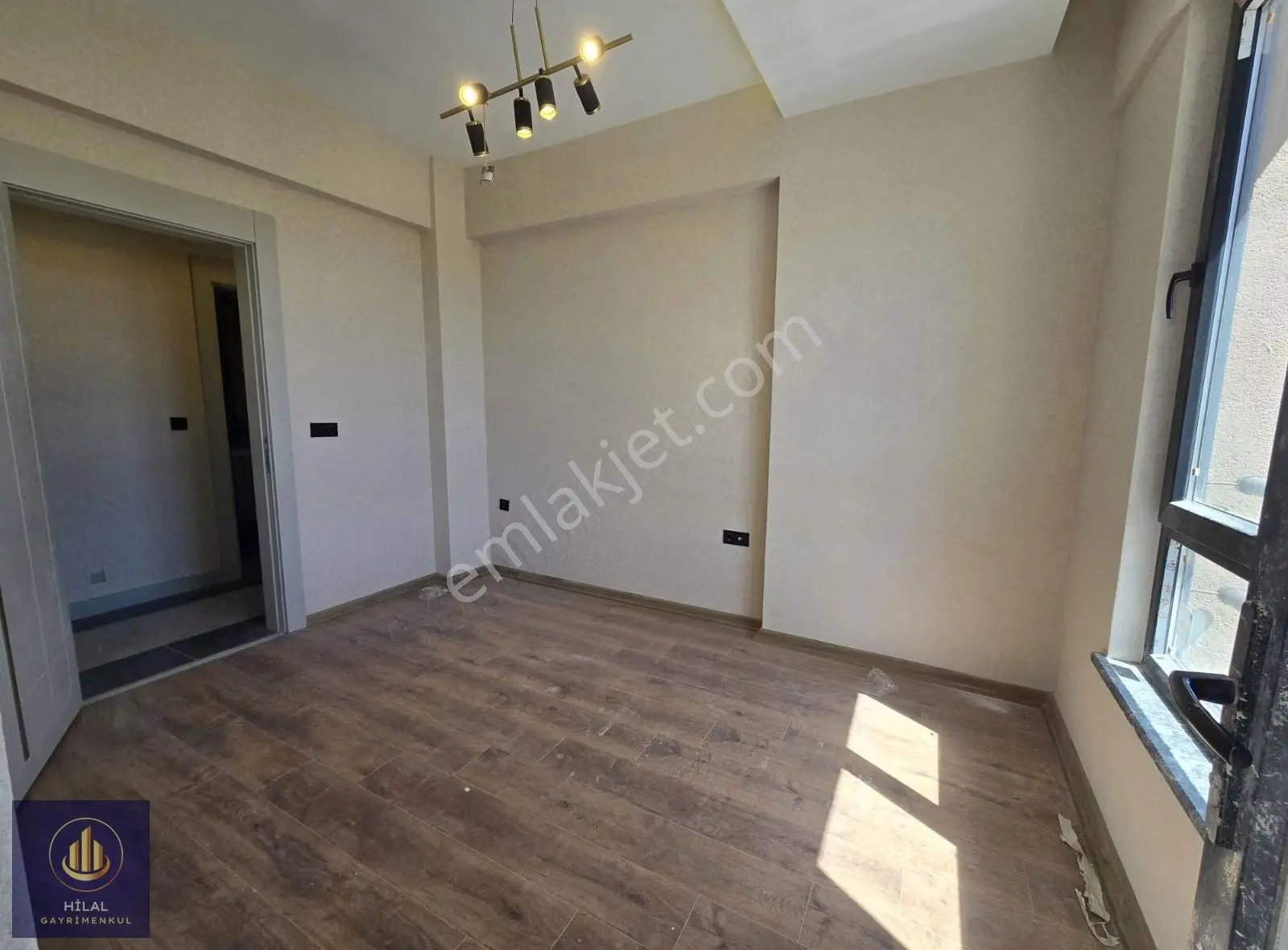 Akkent Merkezde Ultra Lüks 2.5+1 Daire 130m² - Görsel 5