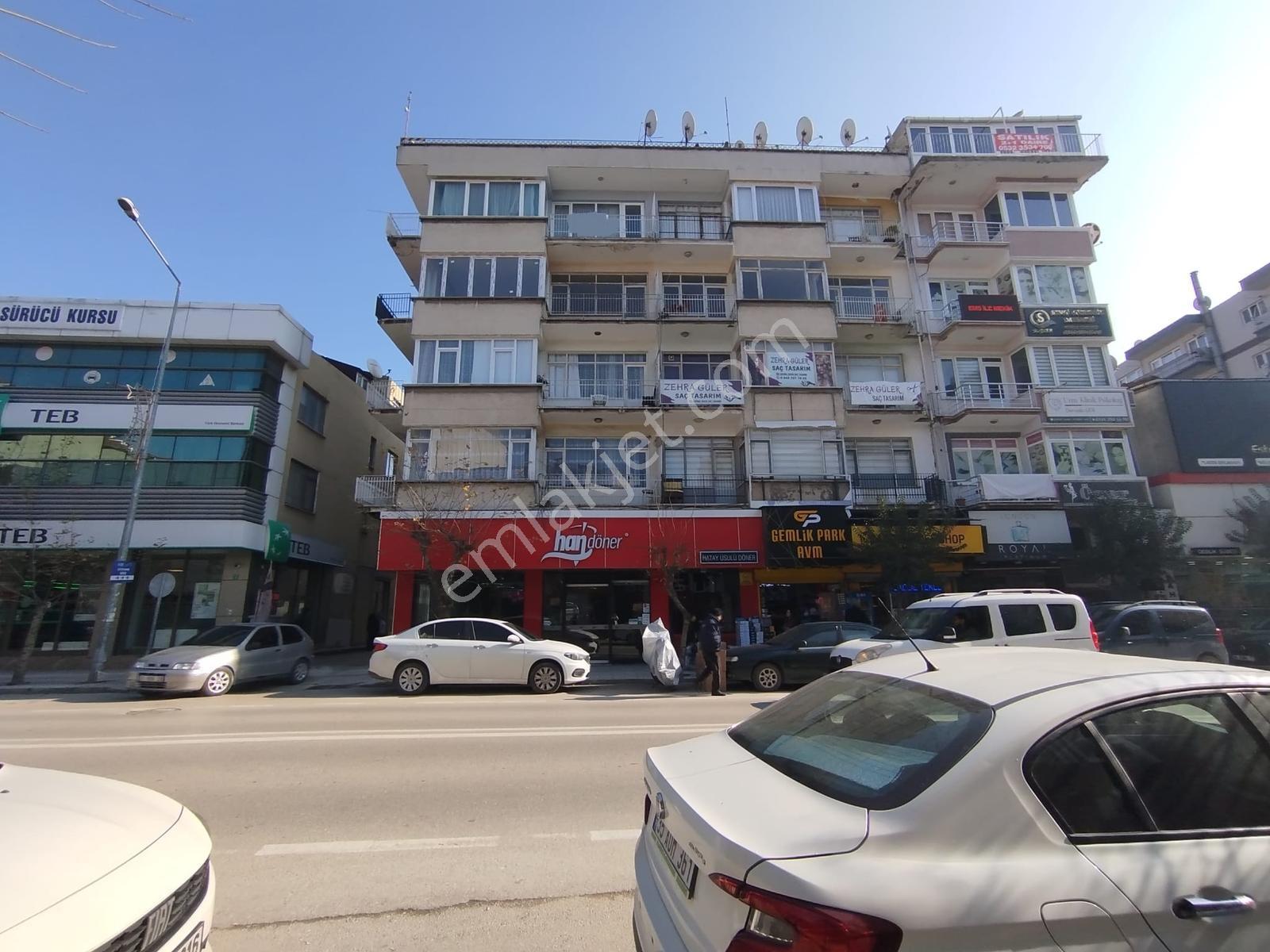 Gemlik İstiklal Caddesi Üzerinde 3+1 Satılık Masrafsız Daire - Görsel 2