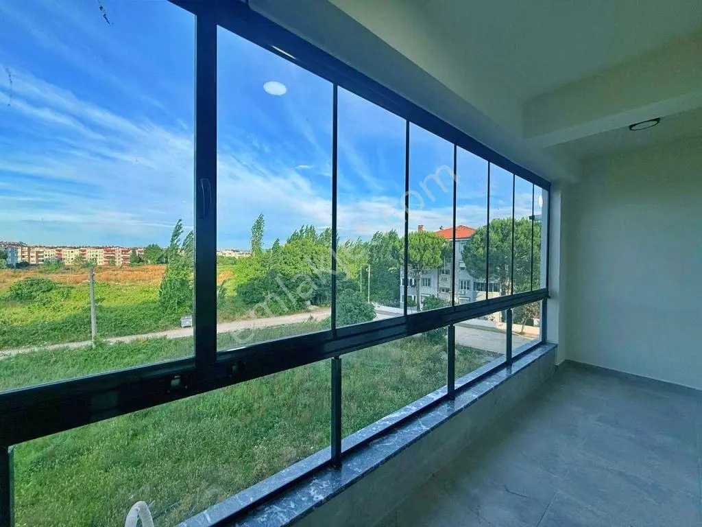 Uytundan Akçayda Önü Açık Yeşil Alan Yerden Isıtmalı Kiralık 1+1