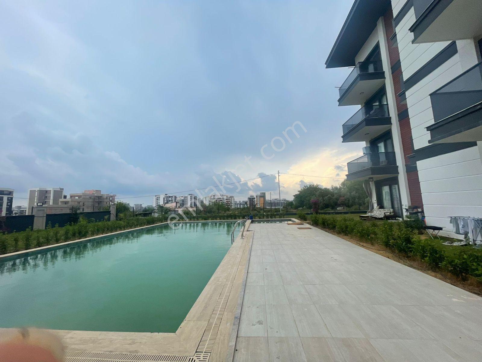 Altıntaş'ta Havuzlu Site İçinde İskanlı Satılık 1+1 Daire - Görsel 4