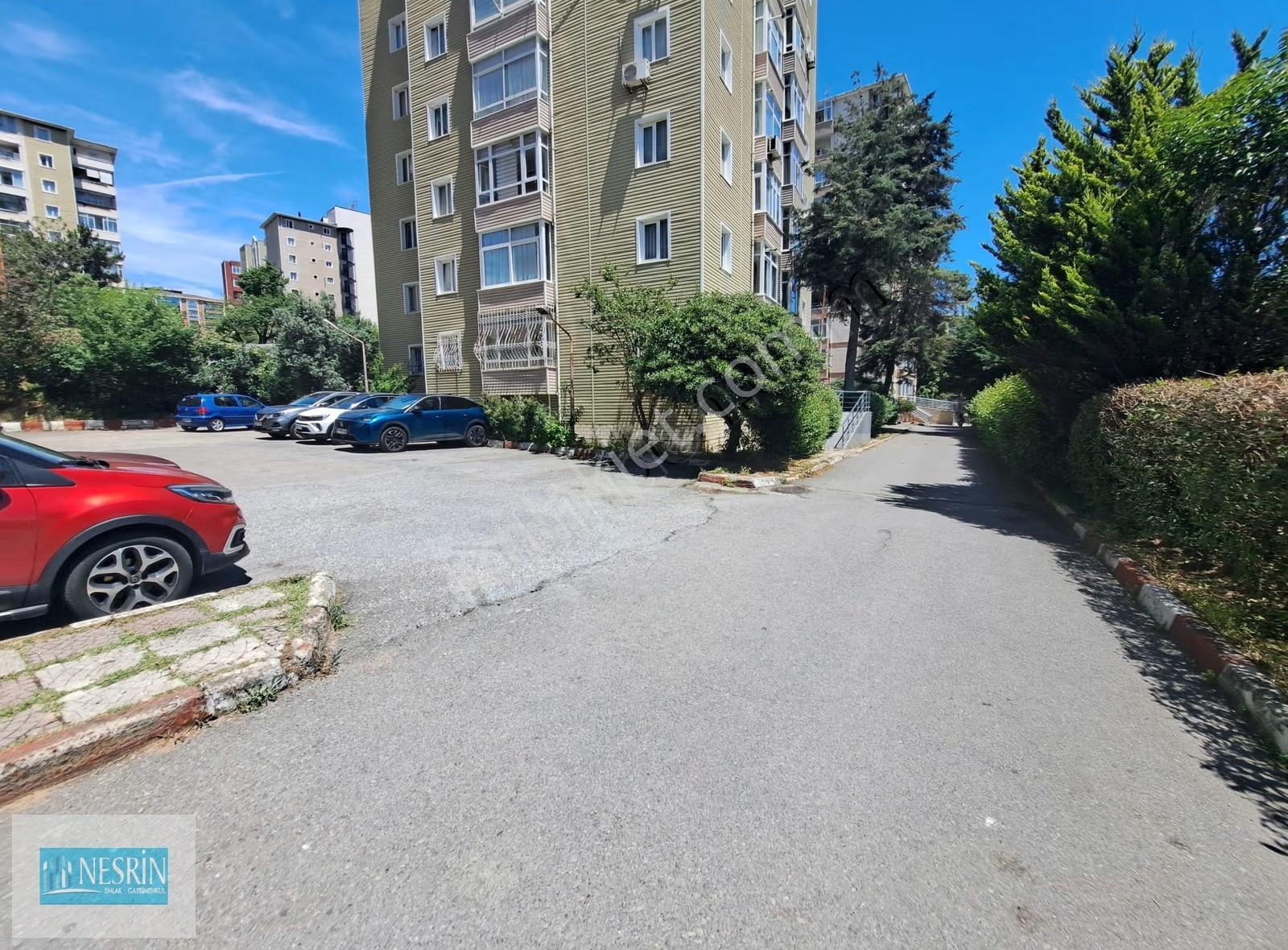 Nesrin Emlak Ayrıcalığı İle Cadde Üzeri Site İçi Fırsat Daire